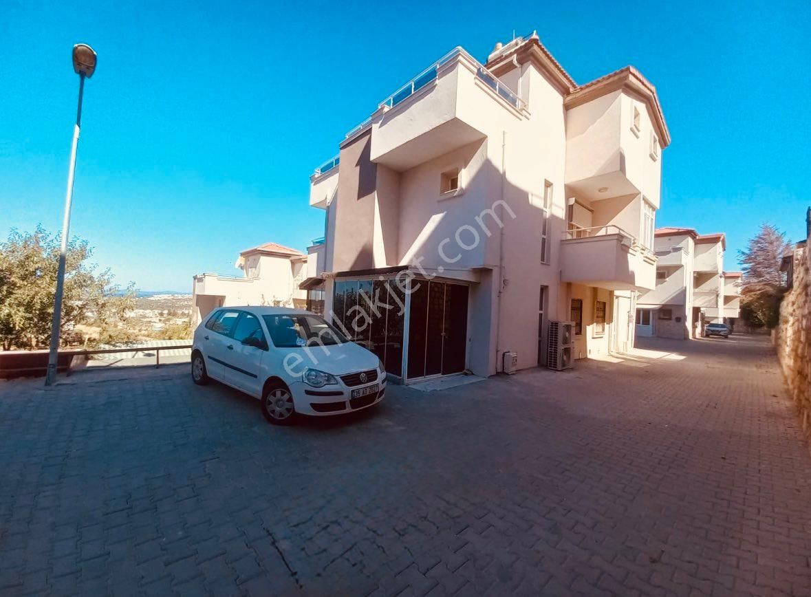 Güzelbahçe Kahramandere Satılık Villa Güzelbahçe Kahramandere 5 + 1 Satılık Villa