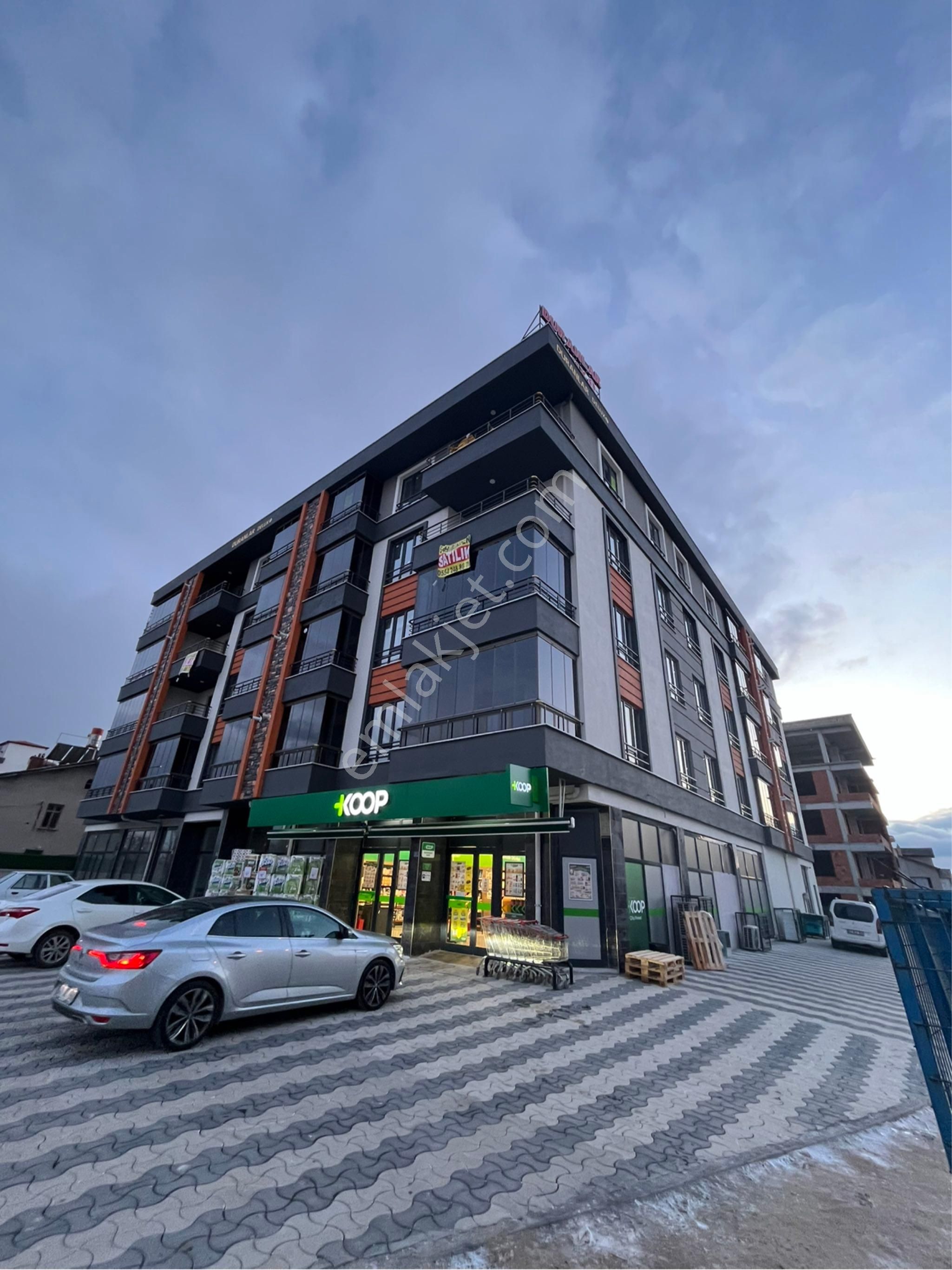 Gürhan Gayrimenkulden Satılık Meramın Gözdesi Hadimi Mahallesinde 3+1 Arakat Daire - Görsel 2