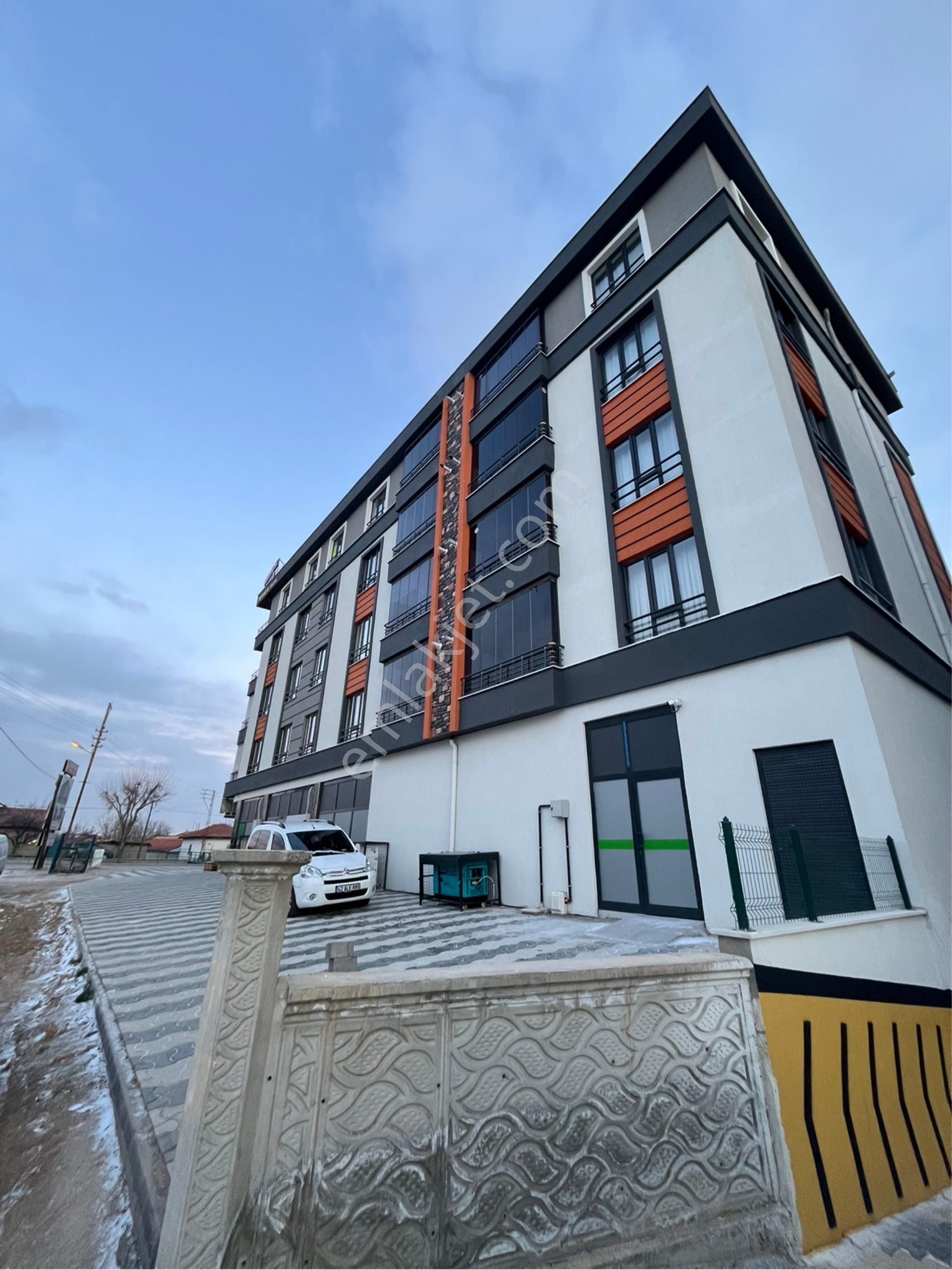 Gürhan Gayrimenkulden Satılık Meramın Gözdesi Hadimi Mahallesinde 3+1 Arakat Daire - Görsel 4