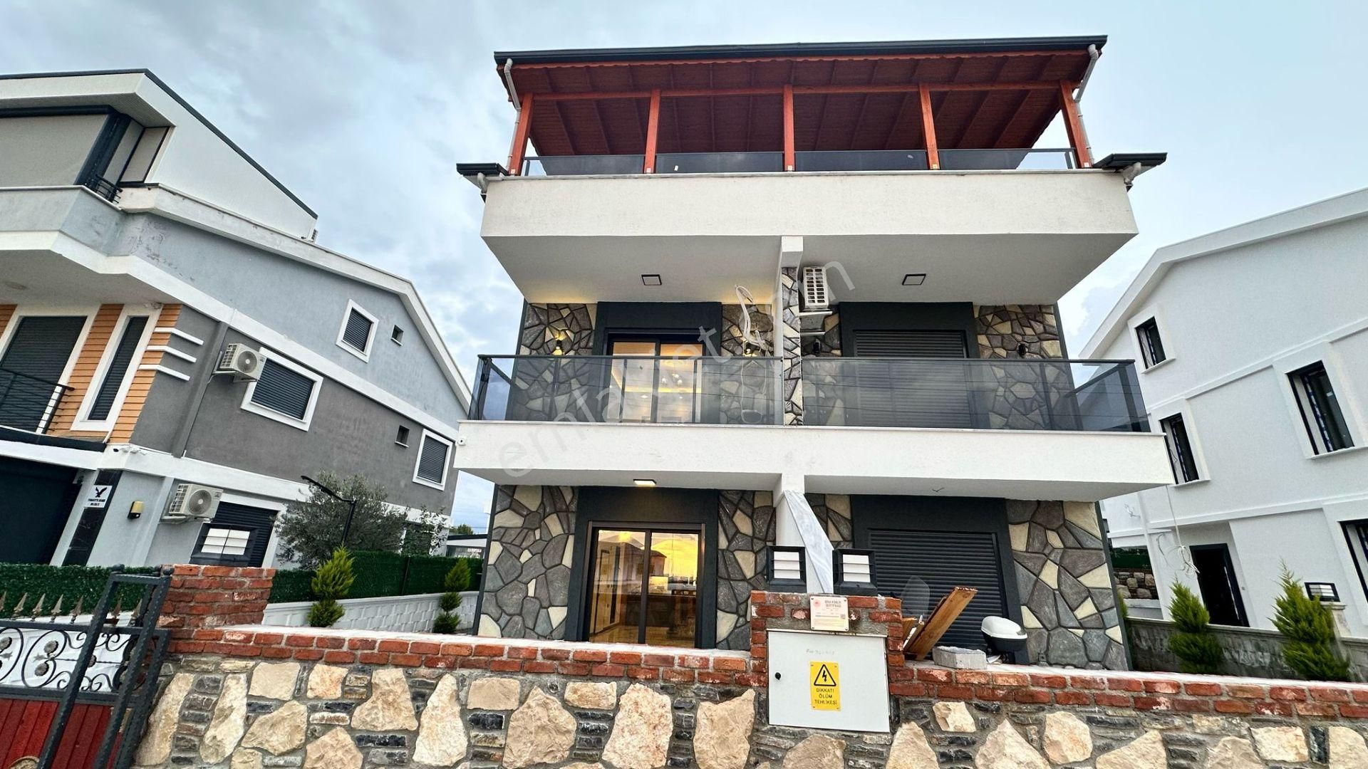 Didim Hisar Satılık Villa Aydın Didimde 3+1 Açık Mutfaklı Teraslı Ultra Lüx Sıfır İkiz Birleşik Trıplex Villamız Satılıktır