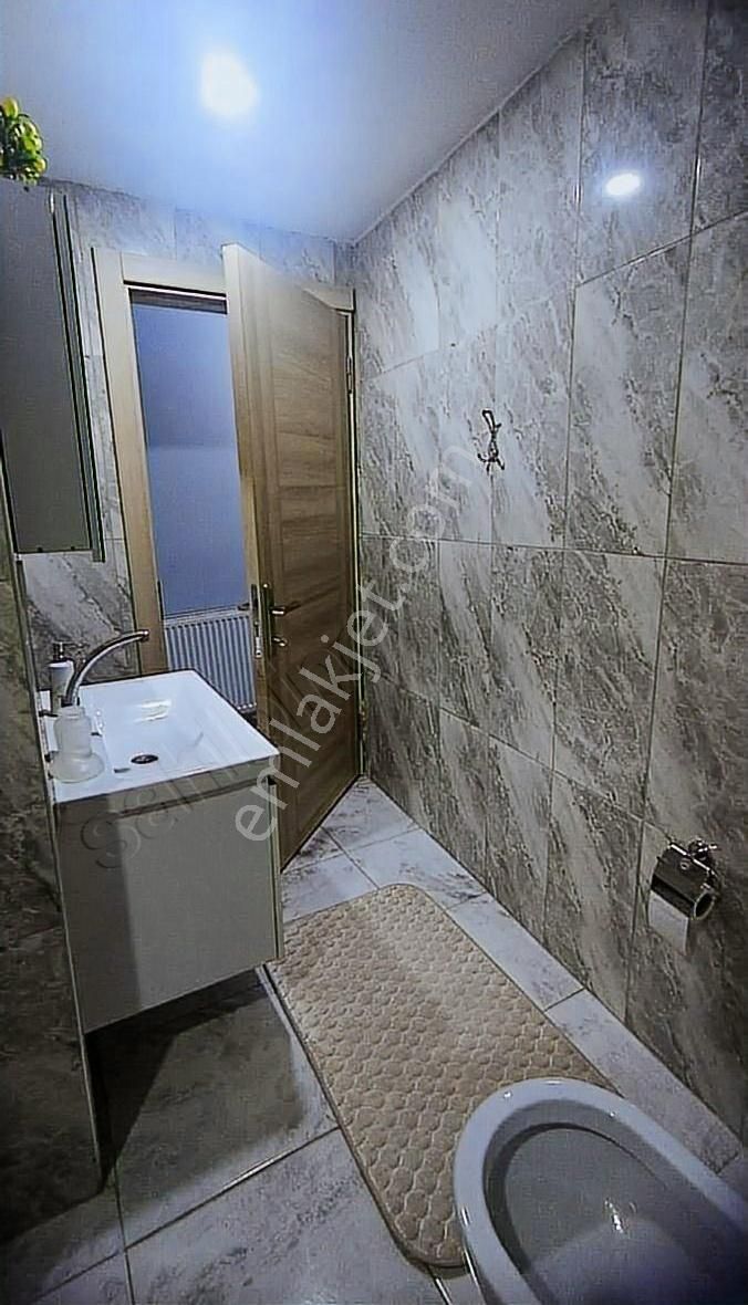 Bornova Atatürk Kiralık Daire Life Gayrimenkul'den Ana Yol Üzerinde Full Eşyalı Boyalı 2+1 Dai