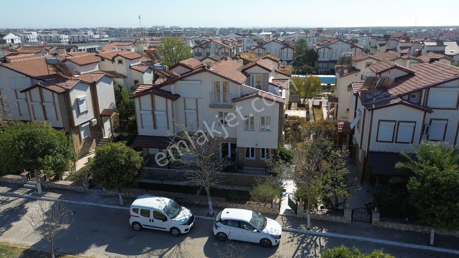 Didim Efeler Satılık Villa Didim Efelerde Havuzlu Sitede Satılık 4+1 Eşyalı Villa