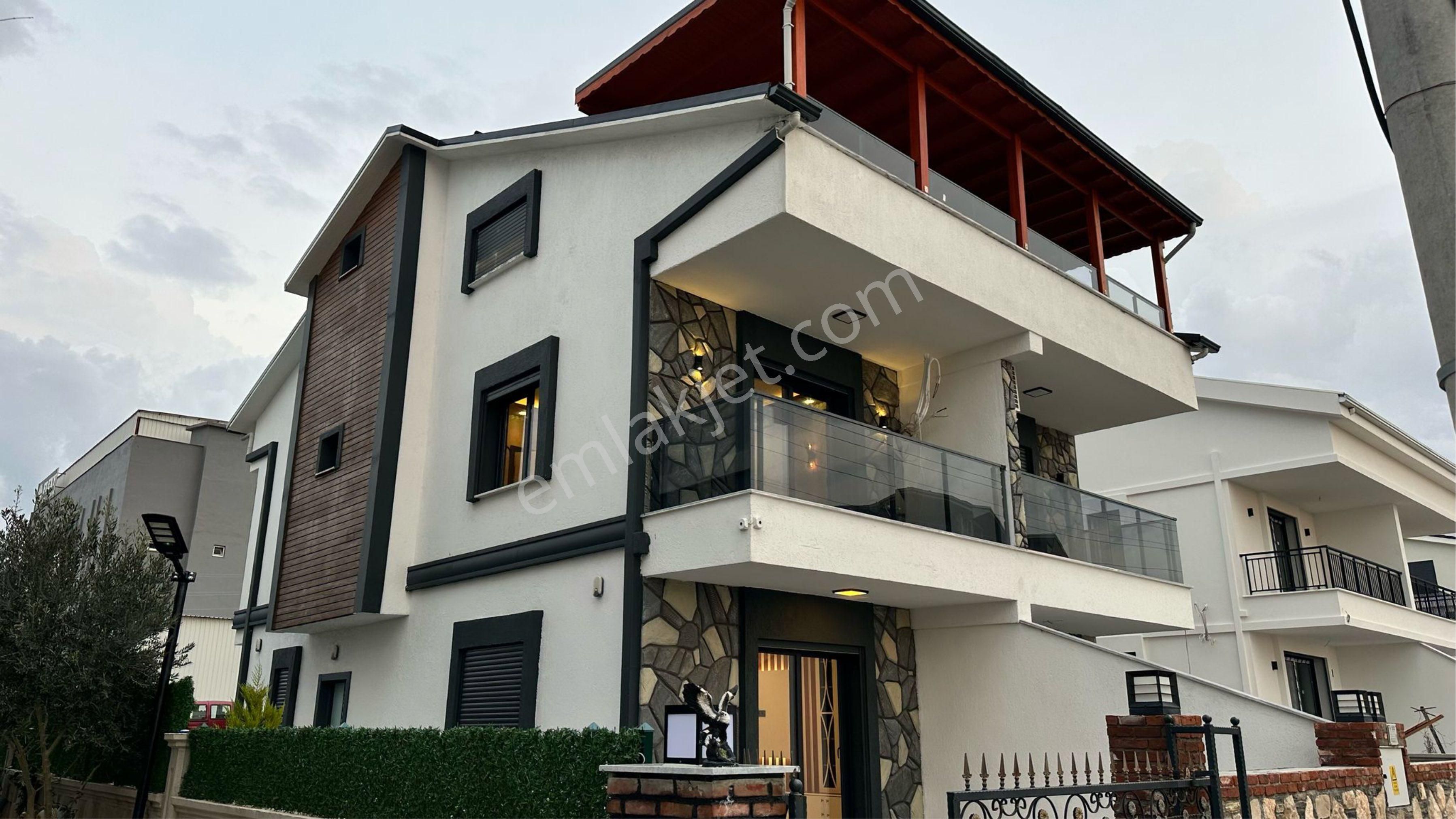 Didim Hisar Satılık Villa Didimde 3+1 Ayrı Mutfak 3katlı Bahçeli Lüks Villa