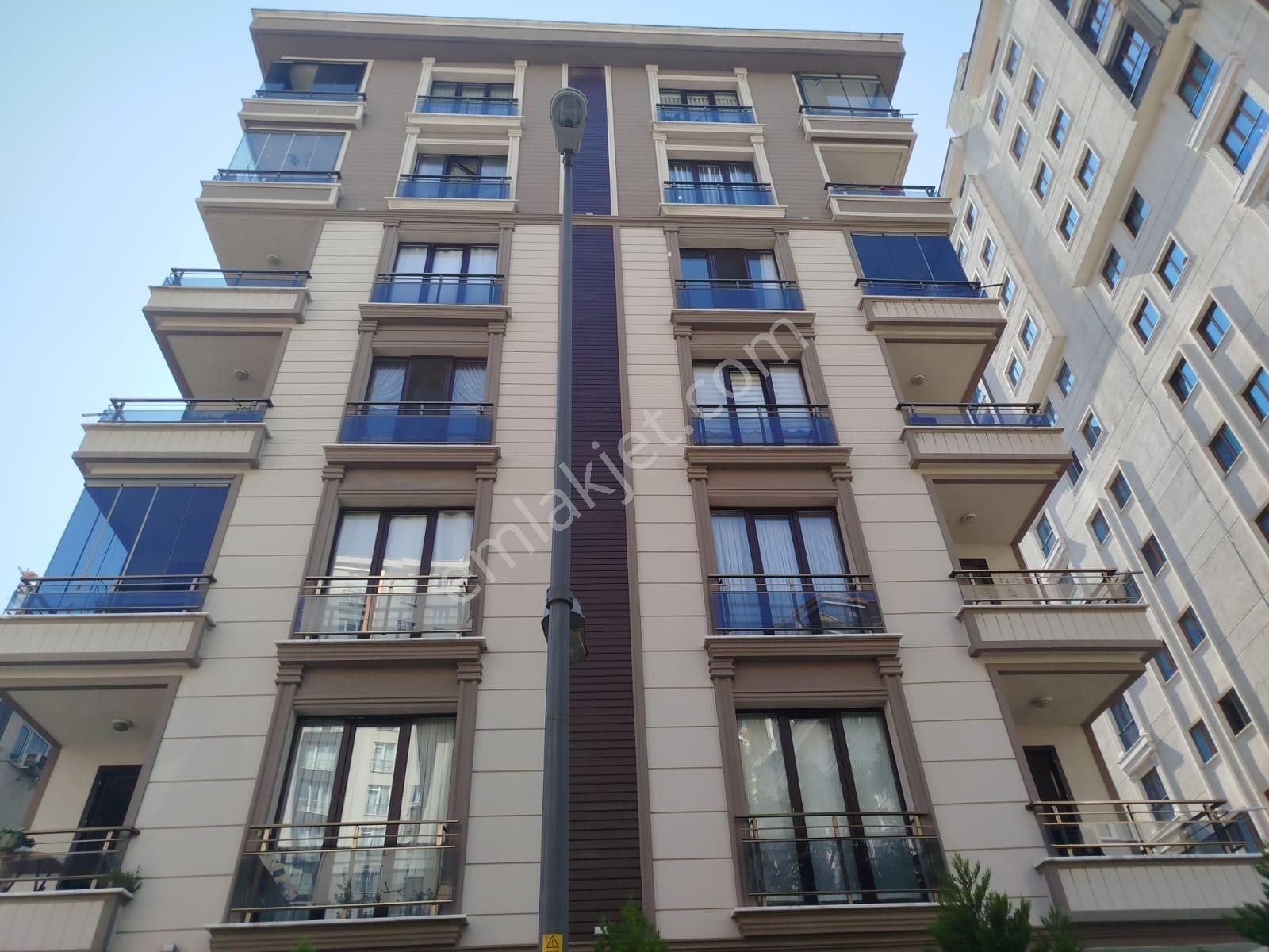 İstanbul Küçükçekmece Hastaneye Yakın Kiralık Daire Küçükçekmece Fatih Mah. 2+1 Arakat-85 M2-kapalı Otoparklı