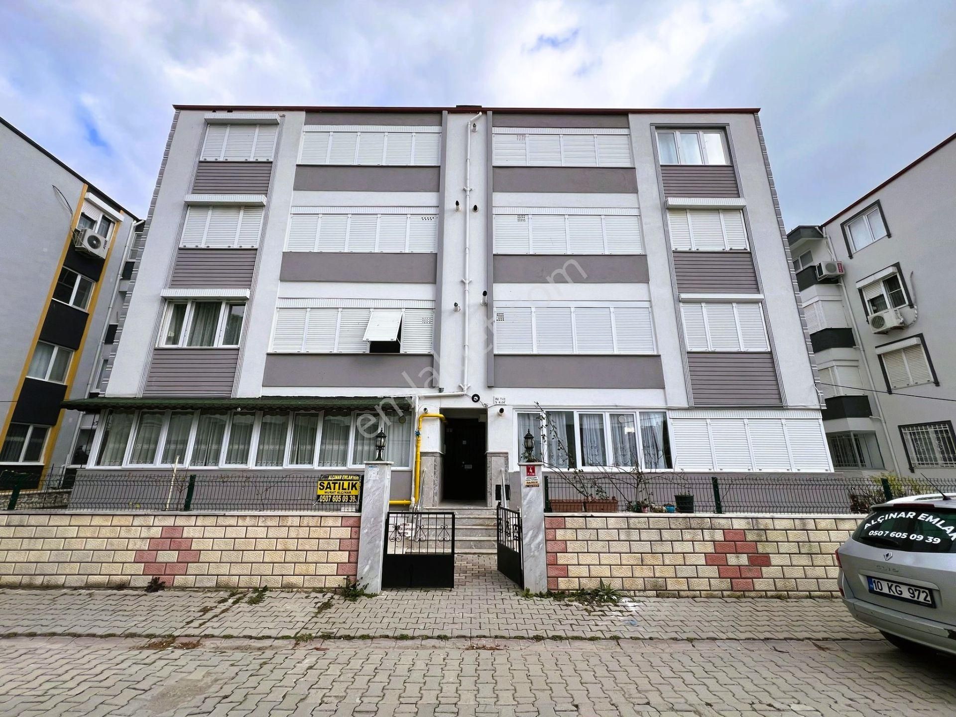 Edremit Altınkum Satılık Daire 🏡🏡tek Yetkili Alçınar Emlaktan Full Kredili Arakat Ayrı Mutfak 2+1🏡🏡