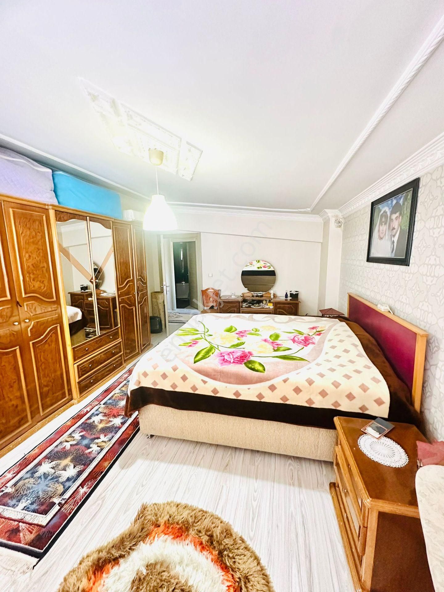 Sincan Tandoğan Mah'de 5+1 220m2 Genişliğinde Ön Cephe Full Yapılı Teras Daire - Görsel 9