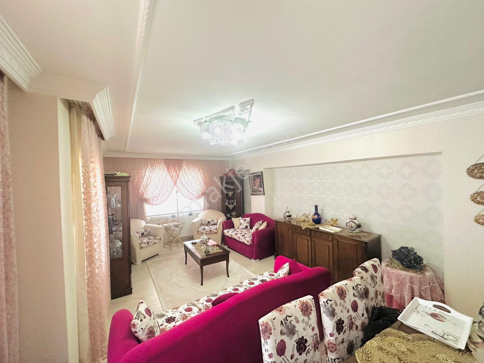 Sincan Tandoğan Mah'de 5+1 220m2 Genişliğinde Ön Cephe Full Yapılı Teras Daire - Görsel 6