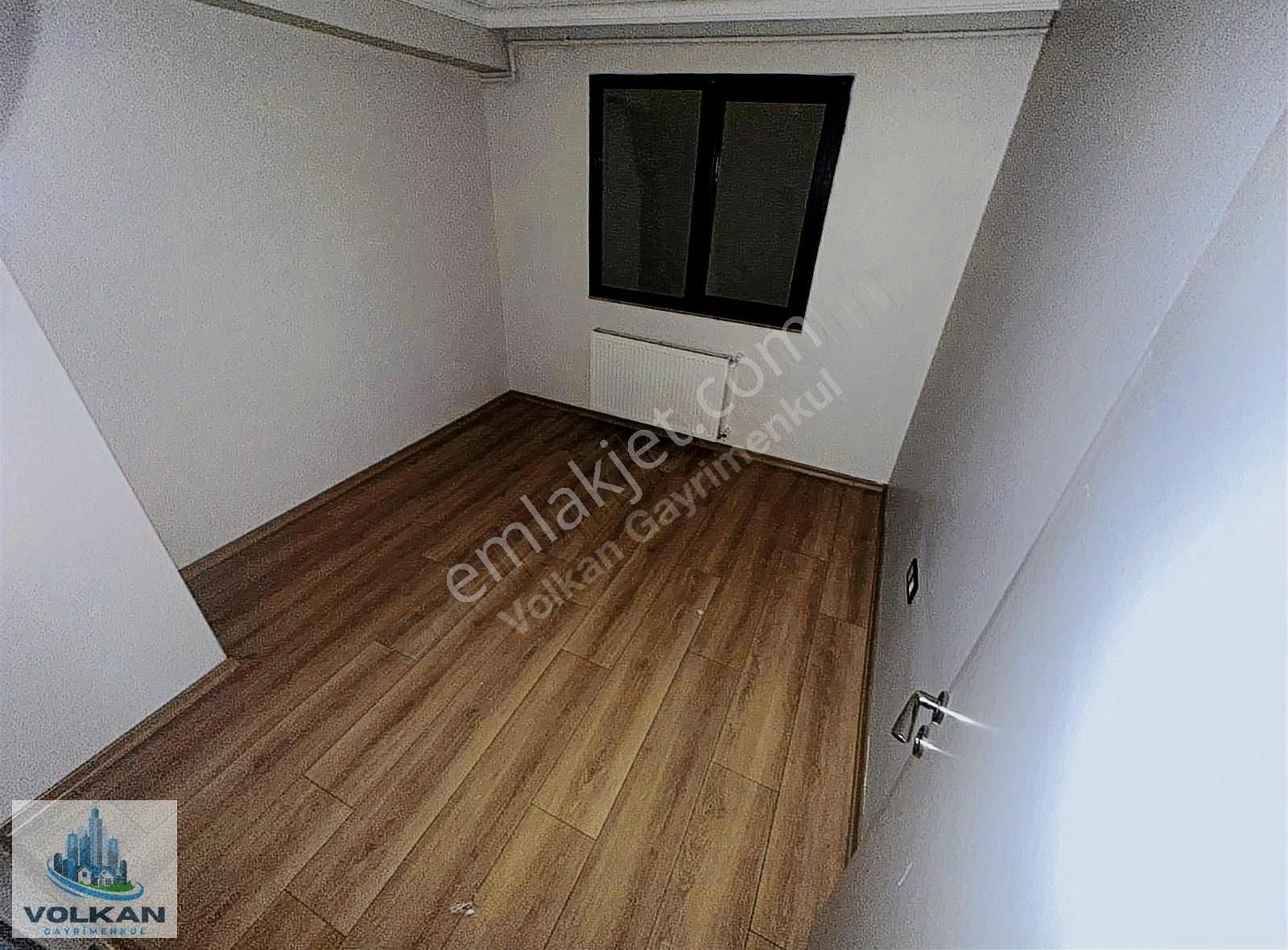 Sultangazi İsmetpaşa Kiralık Daire İsmetpaşa Mah 2+1 90m2 Site İçerisinde Kiralık Yüksek Giriş