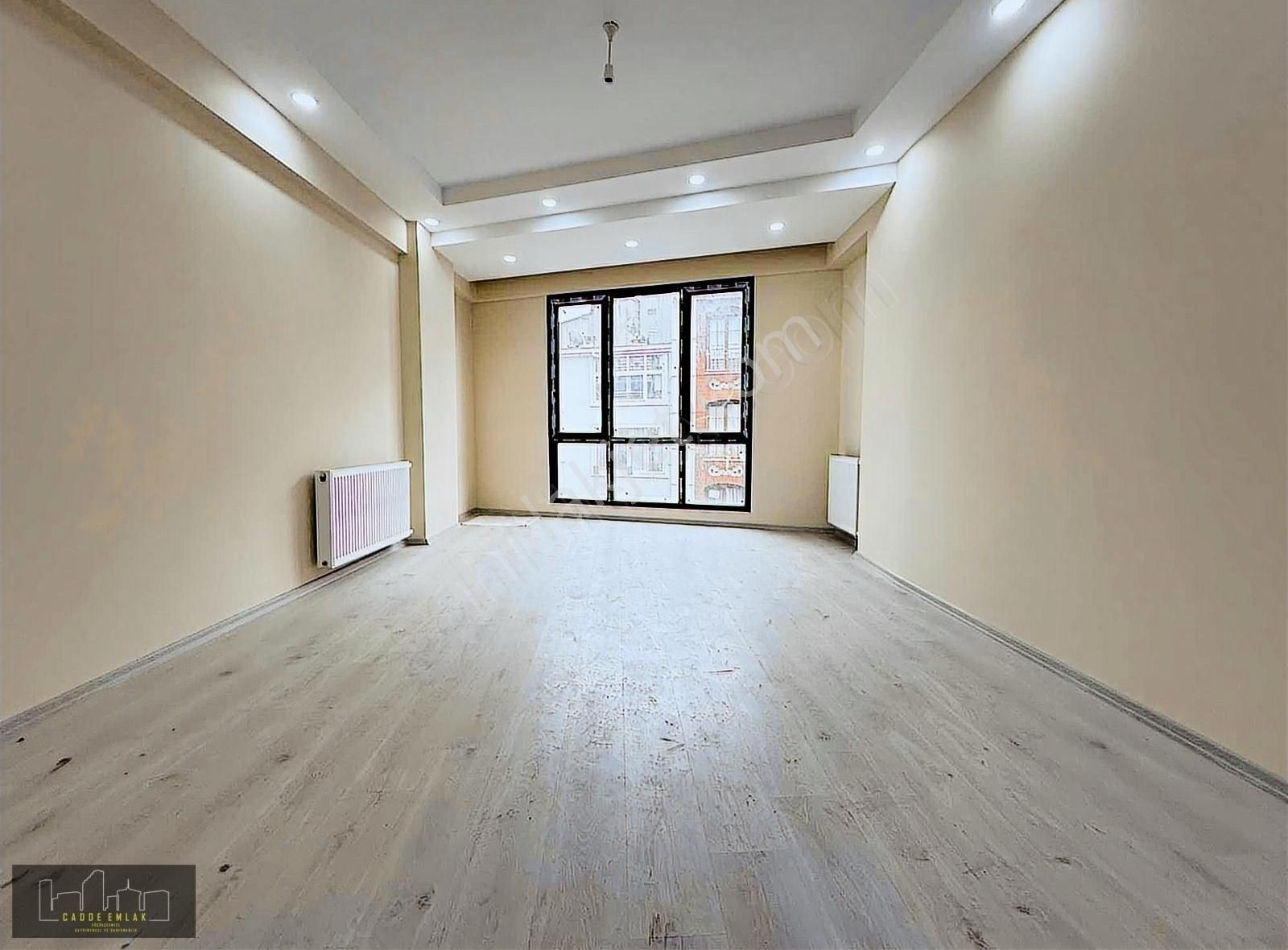 Küçükçekmece Sultan Murat Kiralık Daire Cadde Emlak Sultanmurat Mah Sıfır Binada 3+1 130 M2 Ara Kat