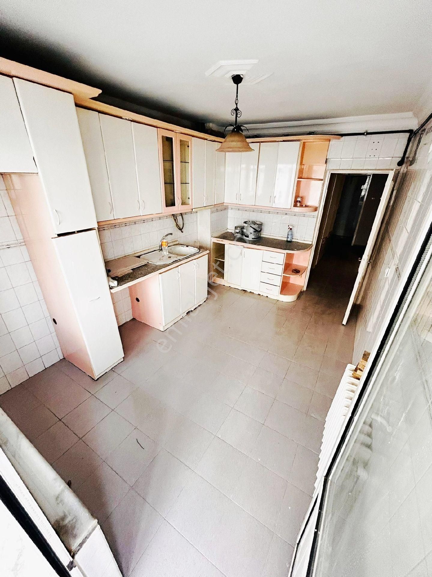 Çorlu Muhittin Satılık Daire 2.150.000 Tl İskanlı 3+1 165m2 4 Kat Muhittin Mh Site İçi