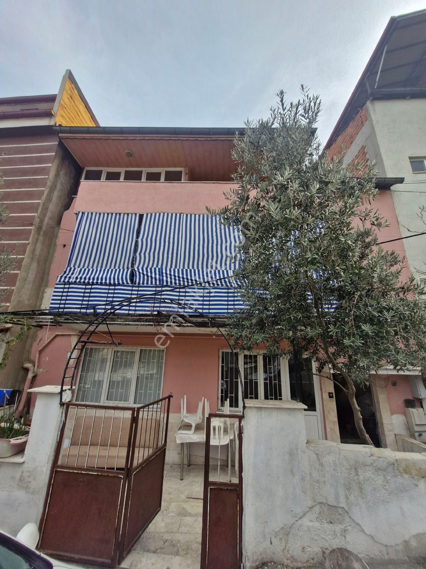 Merkezefendi Yeni Satılık Müstakil Ev Gümüşler'de Yatırımcılara Özel149m² Arsa Üzerinde 3 Daireli Bina