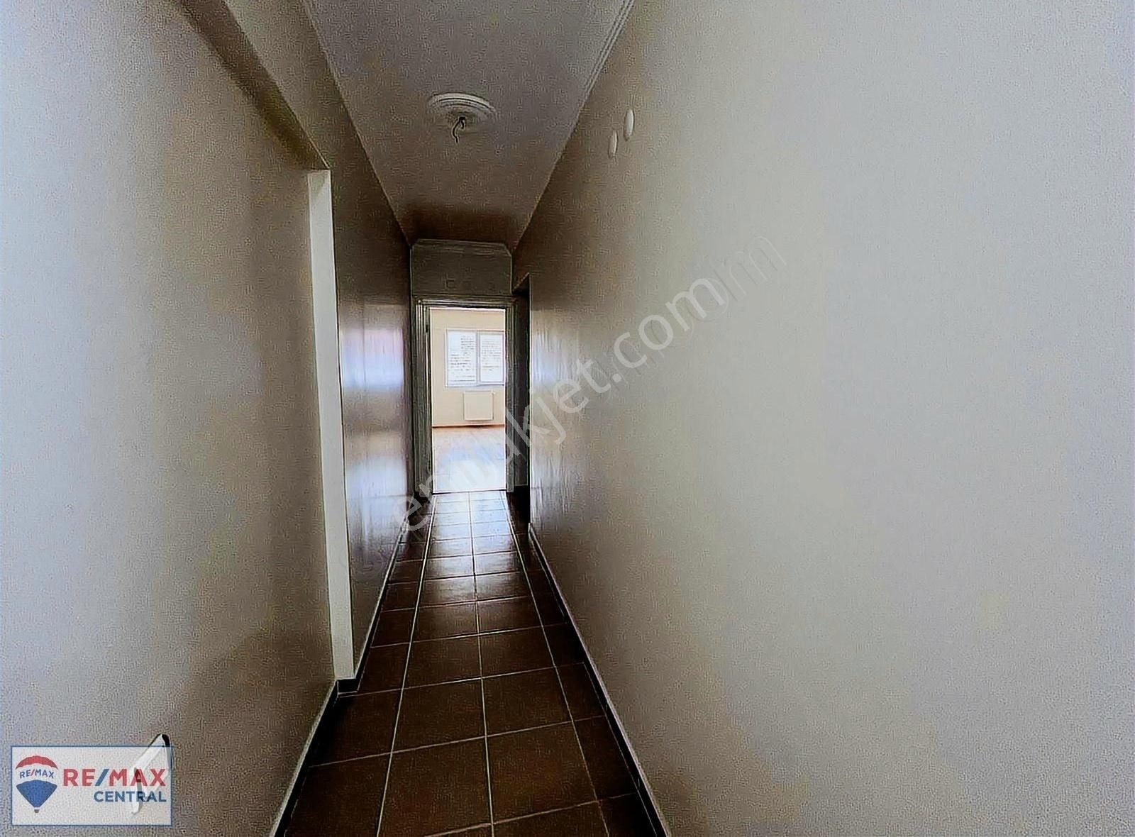 Sivas Merkez Gökçebostan Kiralık Daire Remax Centralden Çarşıya Yakın 3+1