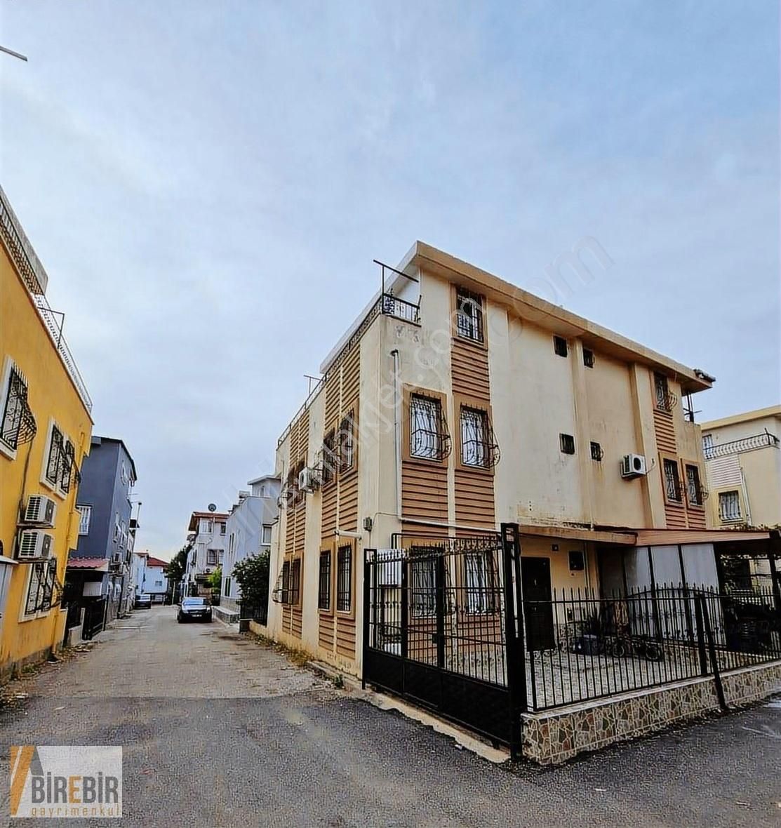 Seyhan Bahçeşehir Satılık Villa Bahçeşehir Site İçinde Satılık 4+1 Tripleks Villa