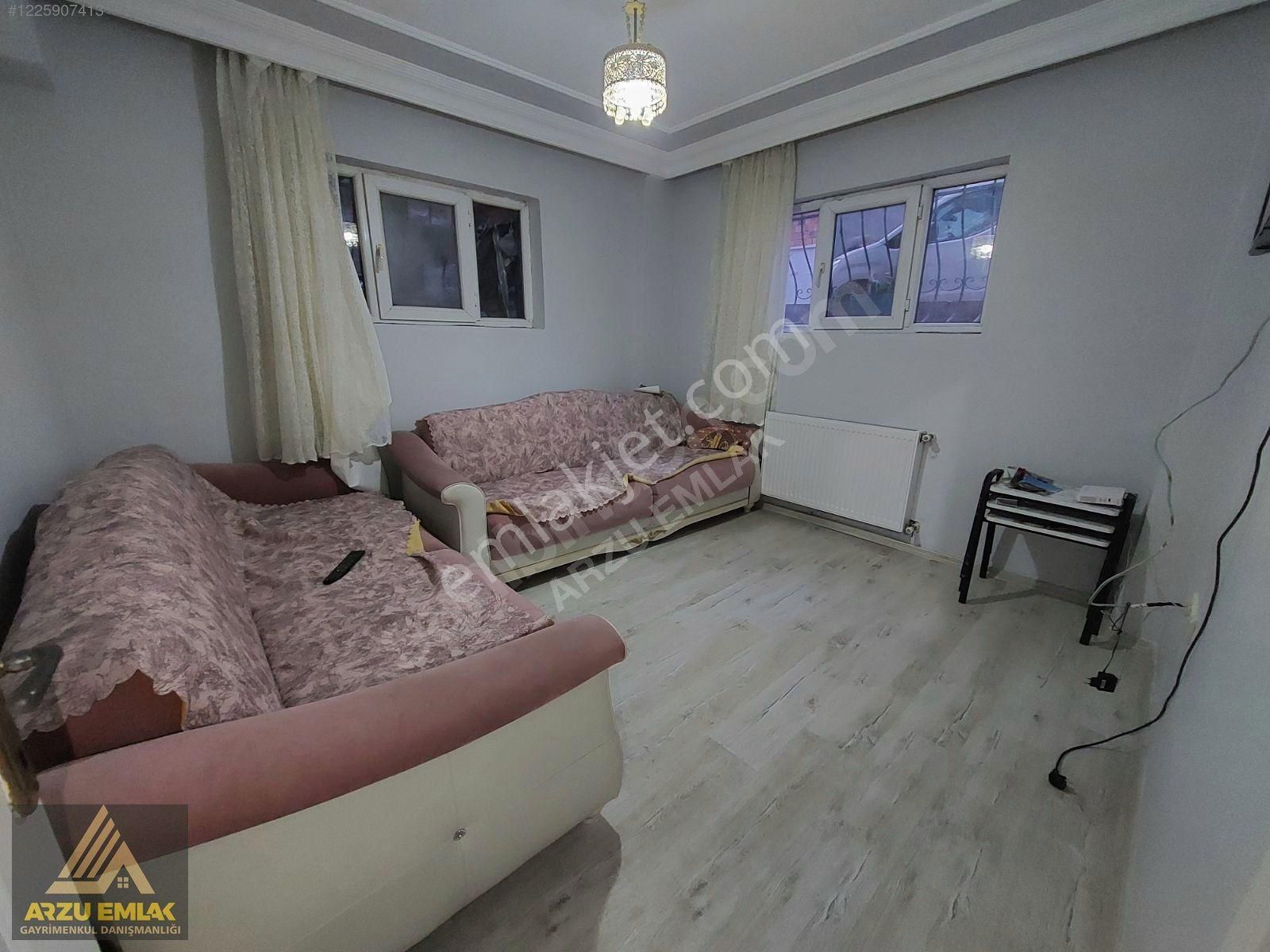 Arzu Emlaktan Gazi Mah Satılık 13 Yaşında 2+1 Kot 1 Daire