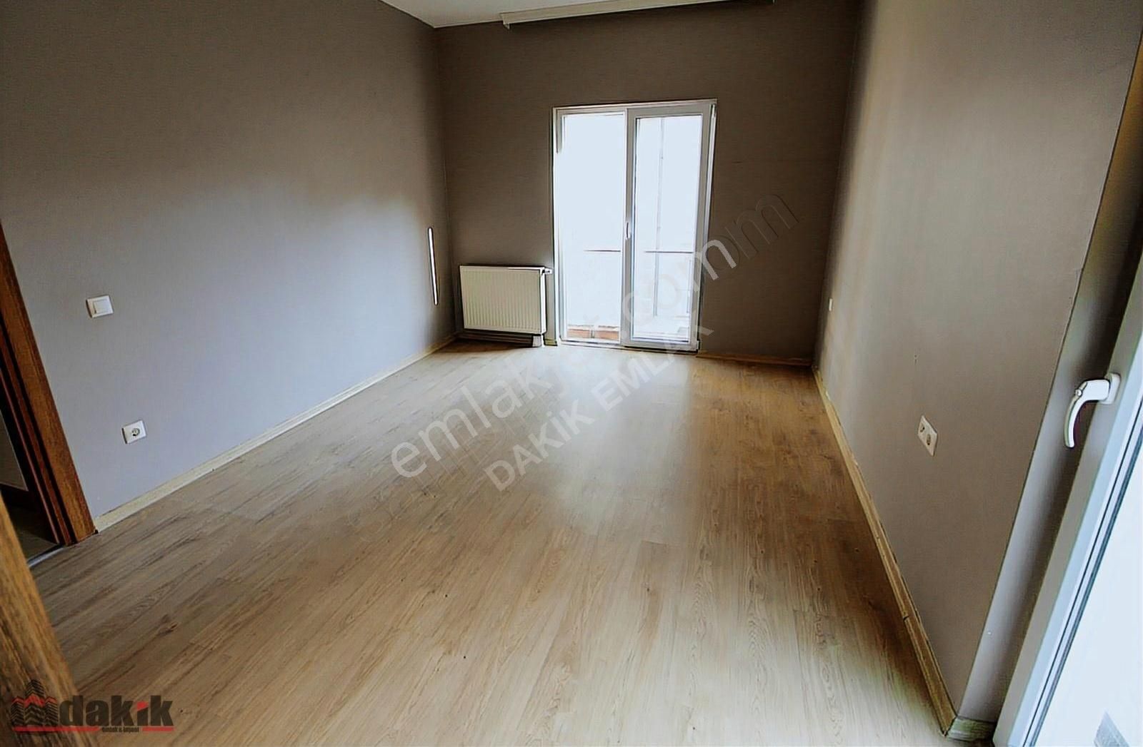 Çatalca Ferhatpaşa Kiralık Daire Dakik Emlaktan Erguvan Kent Sitesinde 4+1 135m² Ara Kat Daire