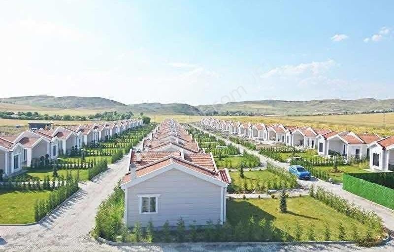 Gölbaşı Oğulbey Satılık Villa Gölbaşı Oğulbey'de Doğalgazlı Yapılı Betonarme Güvenlikli Villa