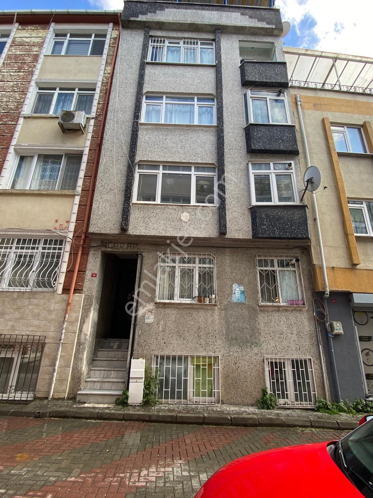 Fatih Silivrikapı Kiralık Daire Kocamustafapaşa Çevre Tiyatro Arka Kısmı-yeni Çeşme Sokak-1.kat