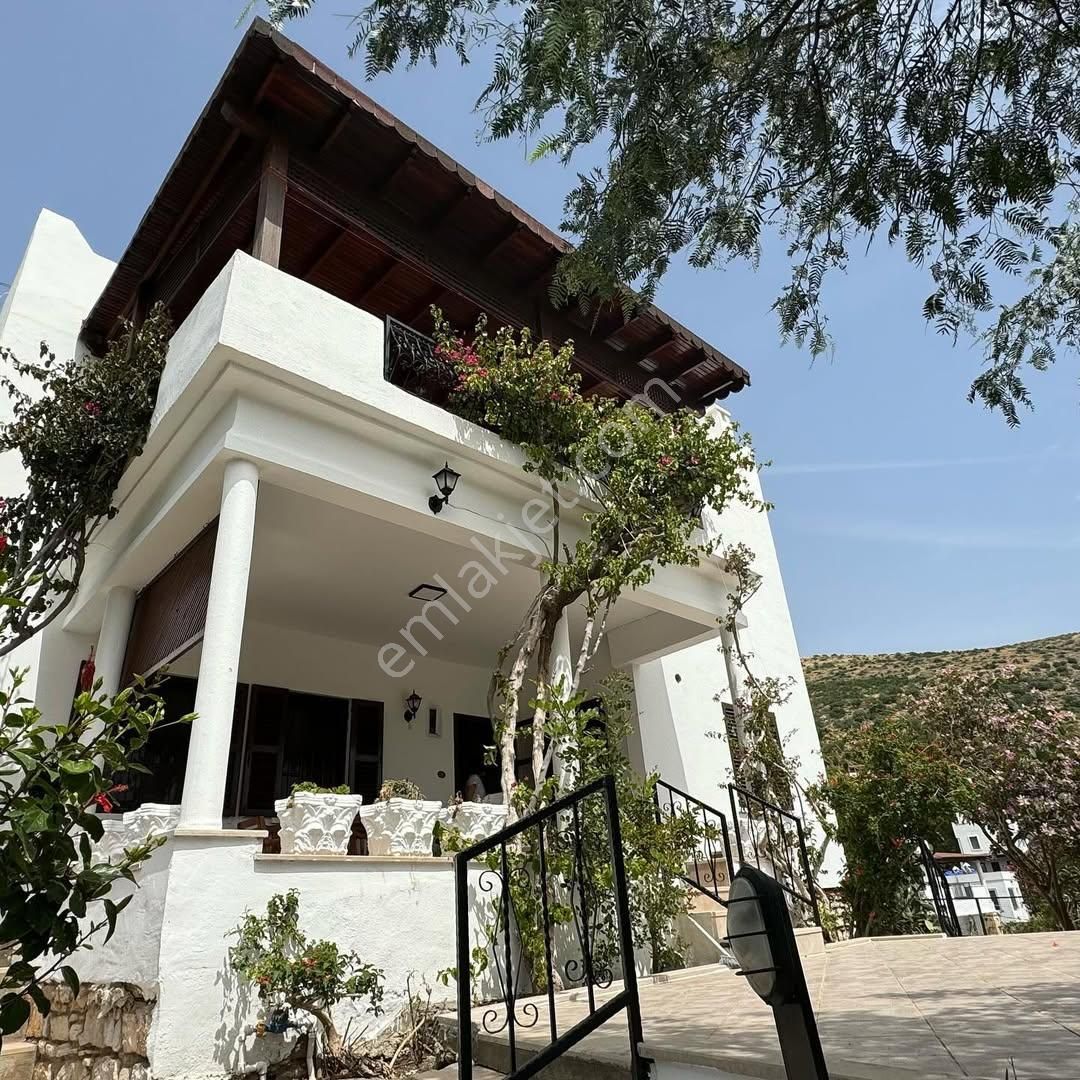 Bodrum Kumbahçe Satılık Villa Bodrum Kumbahçe'de Satılık Deniz Manzaralı 3+1 Villa