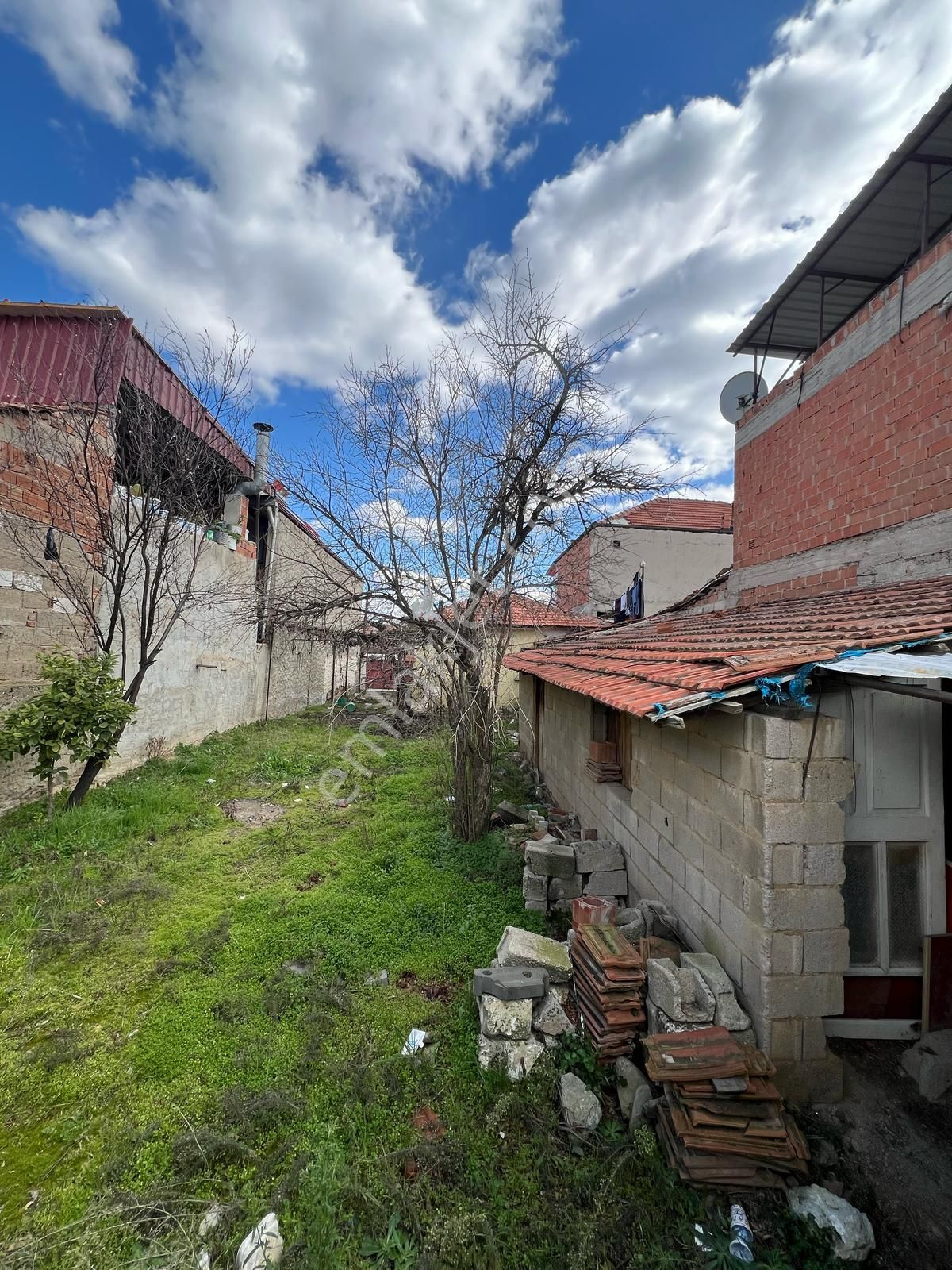 Alaşehir Hacıbey Satılık Müstakil Ev Manisa Alaşehir Alper Gayrimenkulden Hacıbey Mah.260m2 Arsa 2 Kat İmar Müstakil