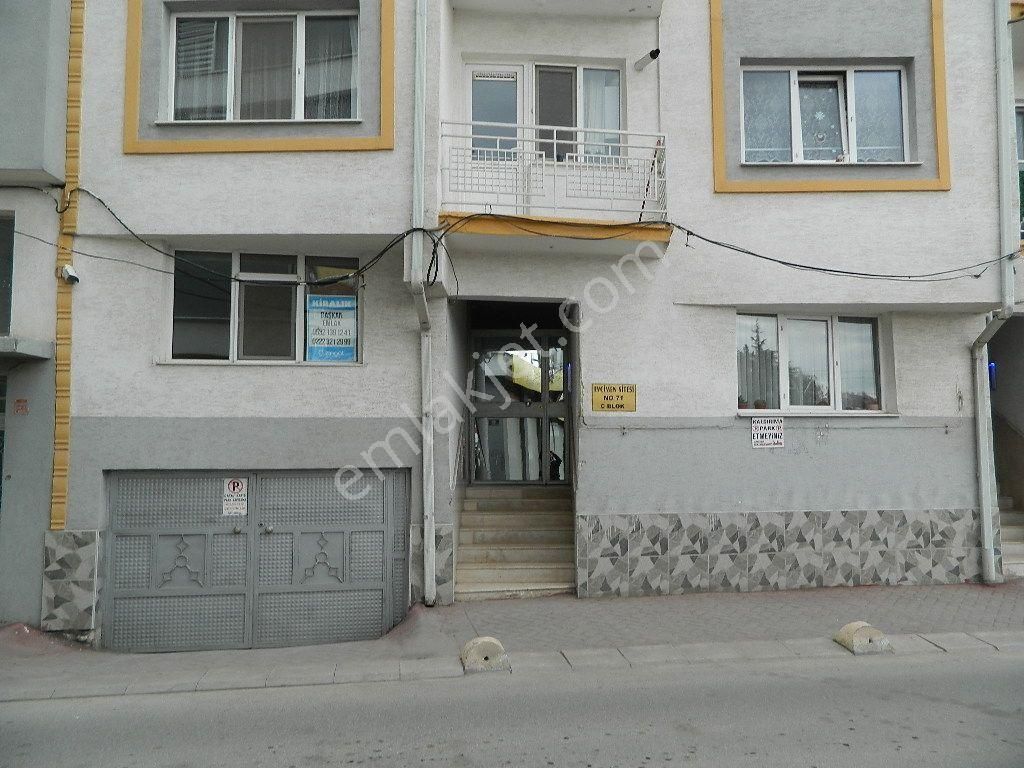 Tepebaşı Ömerağa Kiralık Daire Başkan Emlaktan Kiralık Ömerağa Mahallesinde 3+1 Daire