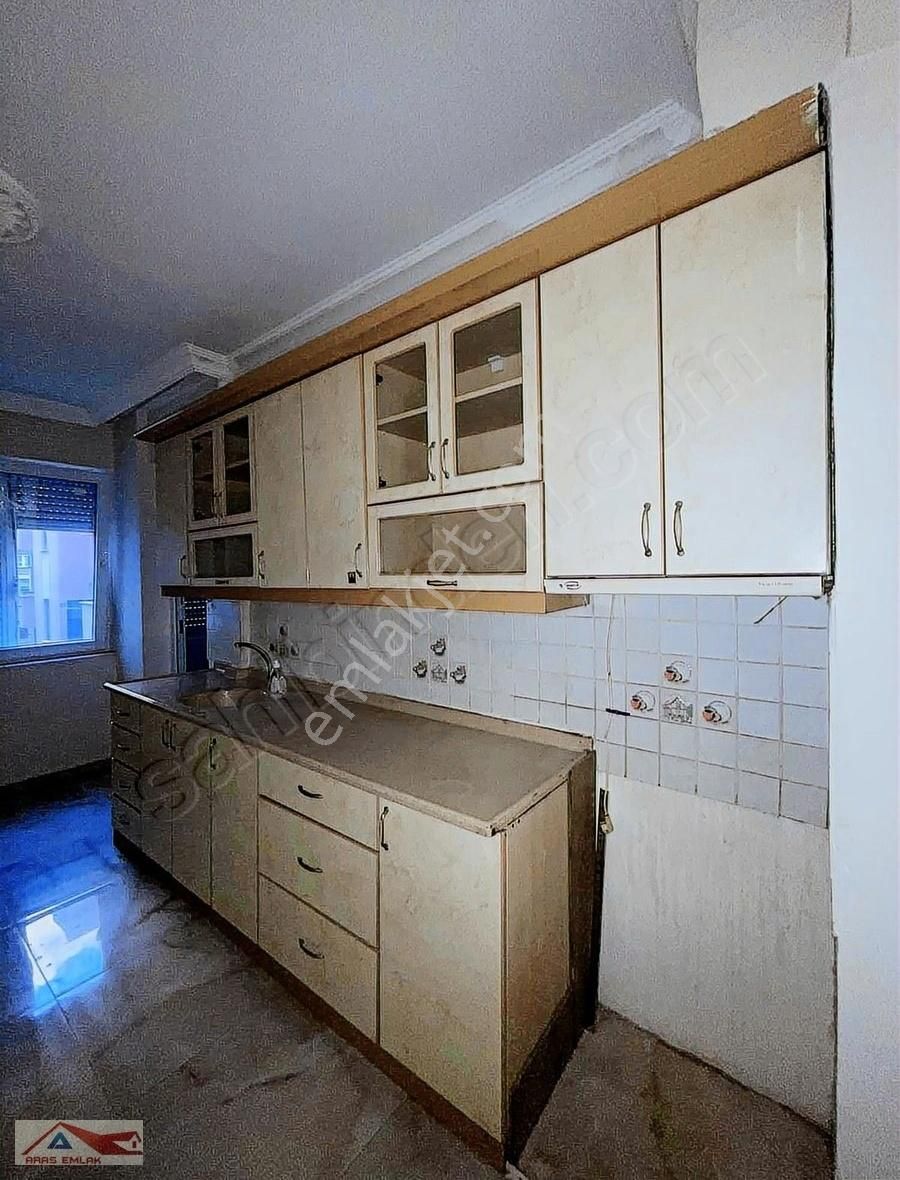 Muratpaşa Kışla Kiralık Daire Güllükte Şehrin Tam Ortası Geniş Katta Temiz 2+1 Kaçmaz