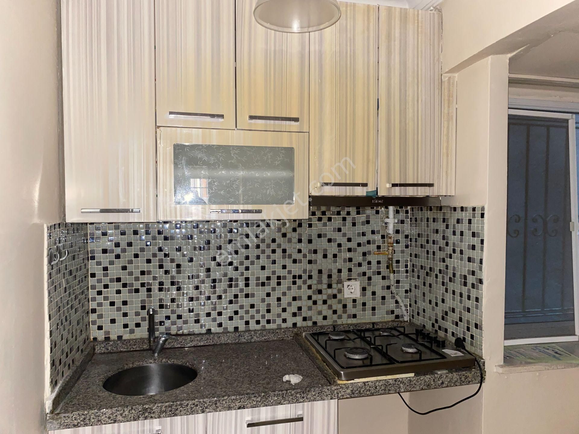 Fatih Silivrikapı Kiralık Daire Destan-006 Kocamustafapaşa Perşembe Pazarı Yan Sokağı 2+1 Orta-1.kat 75m2 Boyalı Bakımlı Daire