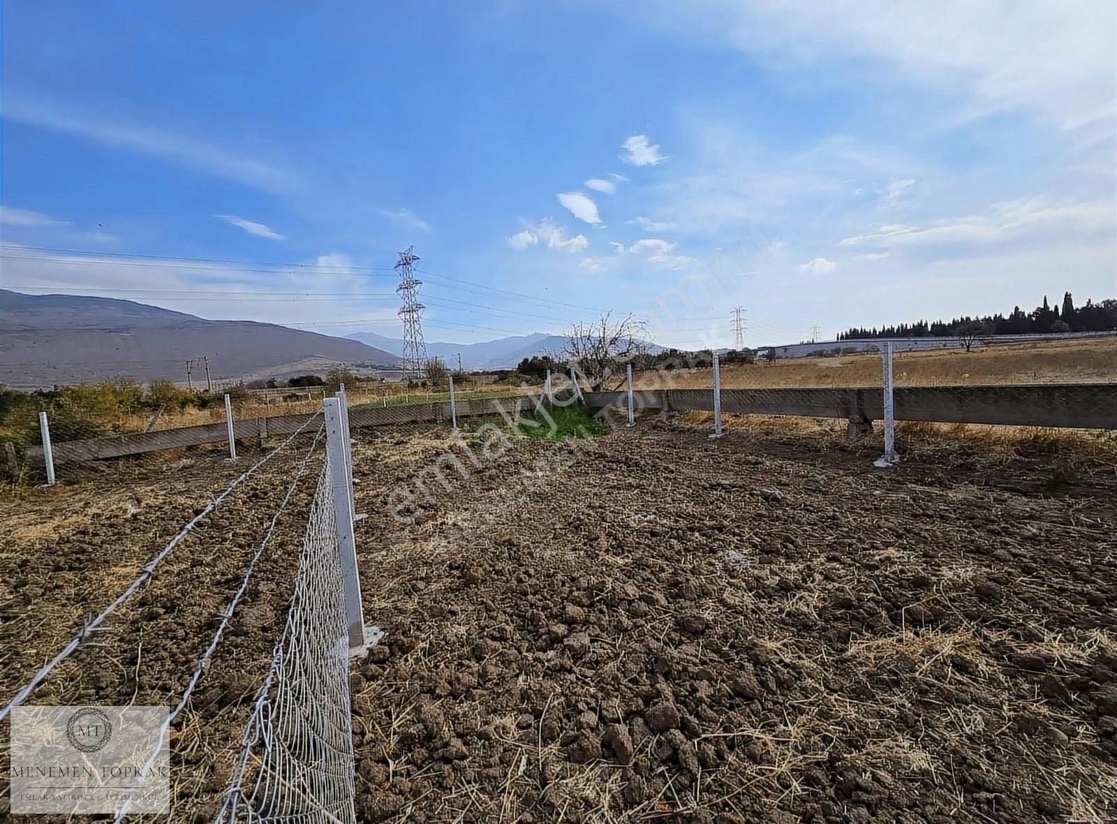 Aliağa B. Hayrettin Paşa Satılık Tarla Aliağa Helvacı Girişi 136 M² Bahçe Resmi Yolu Var Çit Yapıldı