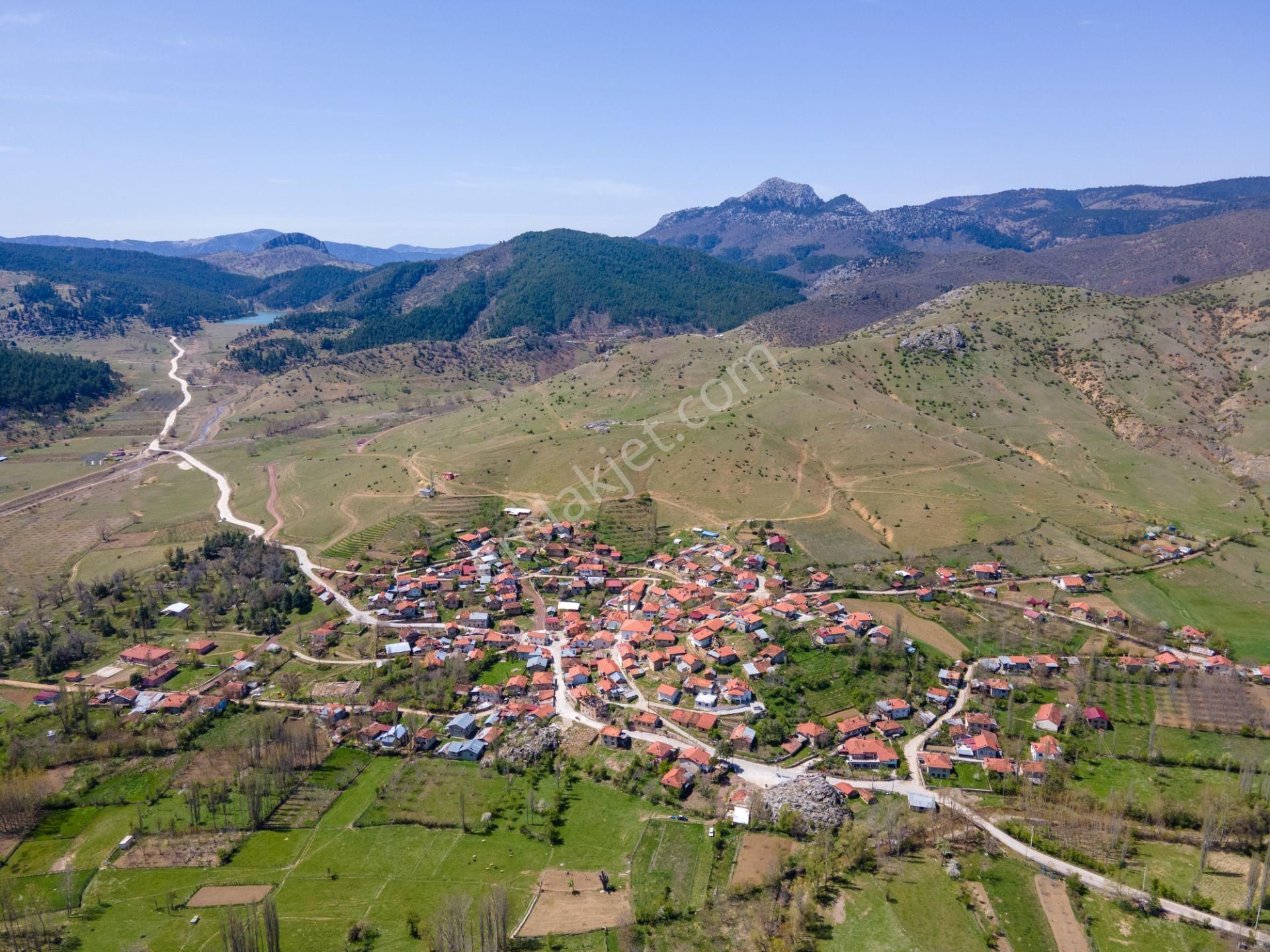 Isparta Aksu'da 618 M² Köyiçi %40 İmarlı Arsa !