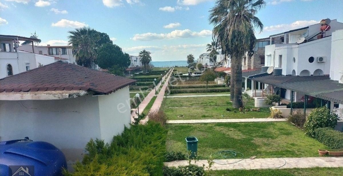 Kuşadası Karaova Satılık Villa Satılık Deniz Manzaralı Geniş Bahçeli Restoran Cafe İşletme Ruhsatlı Satılık Yazlık.3+1ve 2 Dükkan