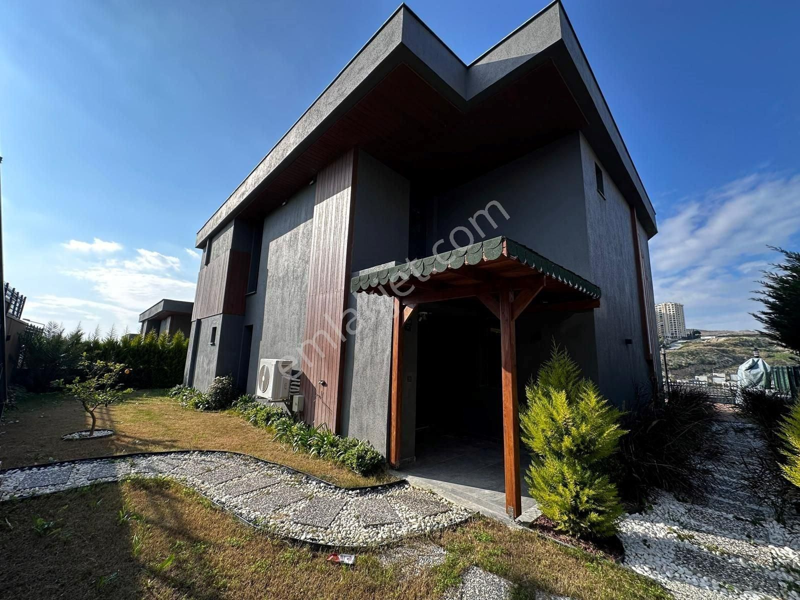 Kuşadasında Deniz Manzaralı Özel Havuzlu Lüks Müstakil Villa