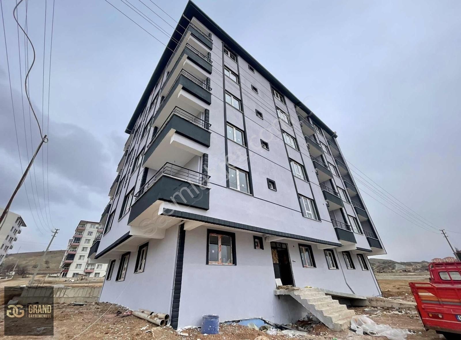 Yahşihan Yenişehir Satılık Daire 700.000 Tl Kredi ! K.otopark-balkon 1+1 54 M² Arakat Sıfır Daire