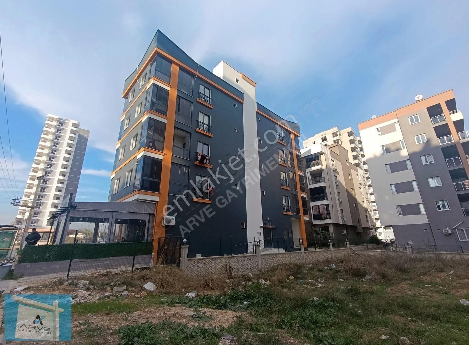 Mezitli Deniz Kiralık Daire Arve'den Tece Plaj Cad.merkezi Konumda Temiz 1+1 Daire