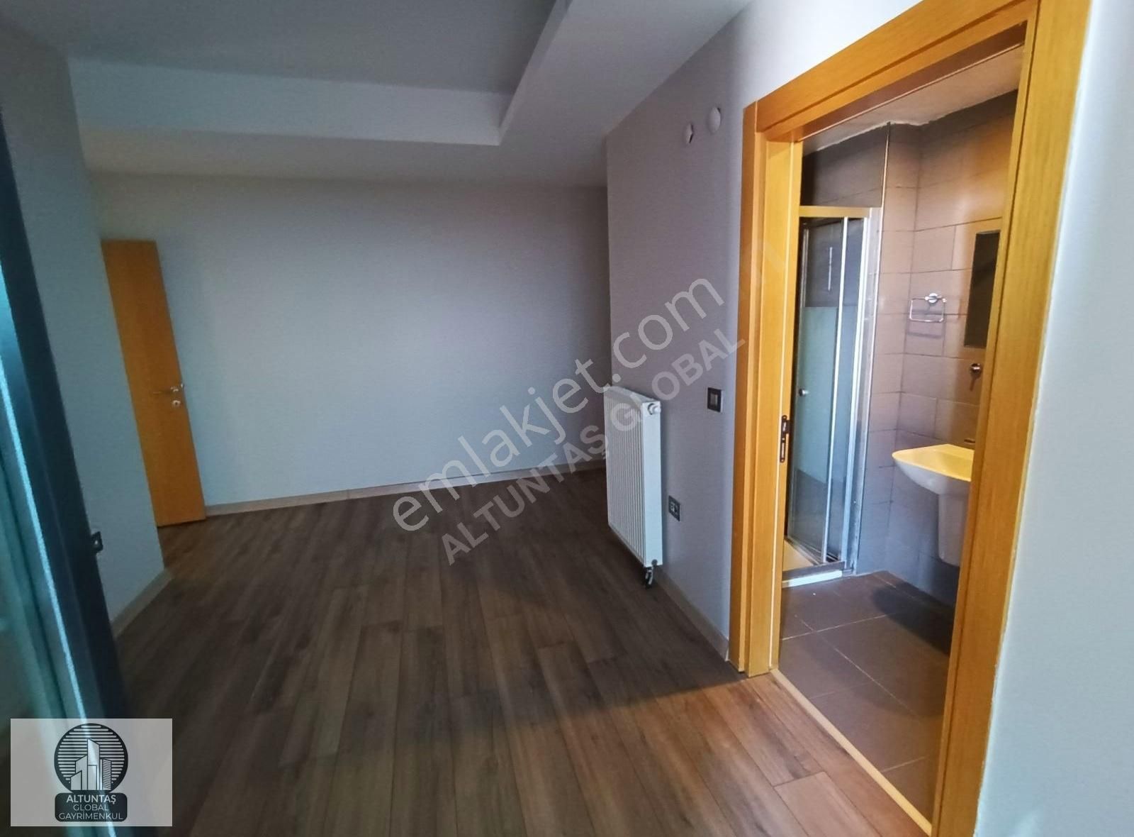 İzmit Topçular Kiralık Daire Tuana 2'de Deniz Manzaralı Kapalı Teraslı 3+1 Kiralık Daire