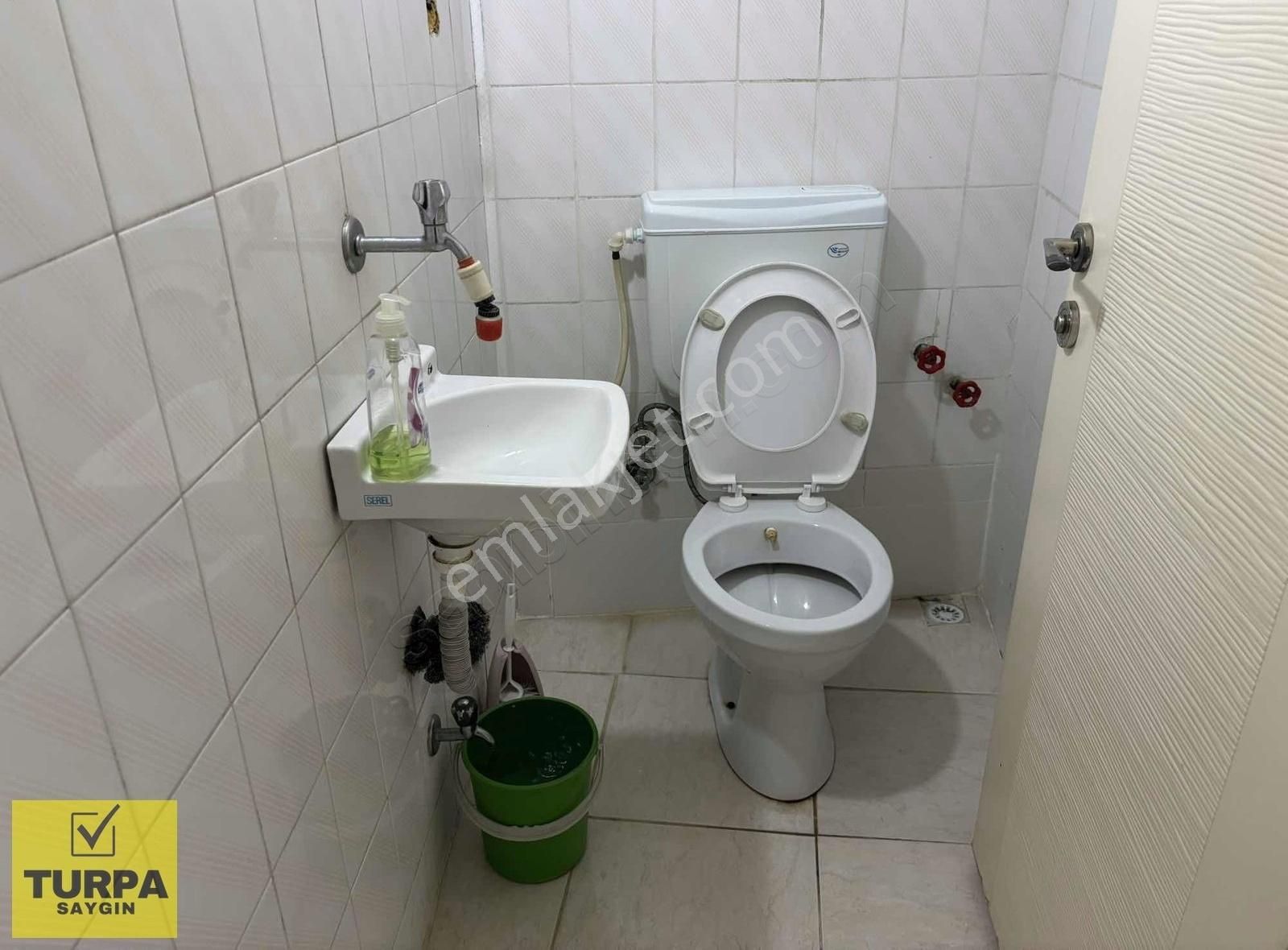 Karabağlar Sevgi Kiralık Daire Turpadan Ankastre Setli Klimalı Doğalgazlı 2+1 Kiralık Daire.