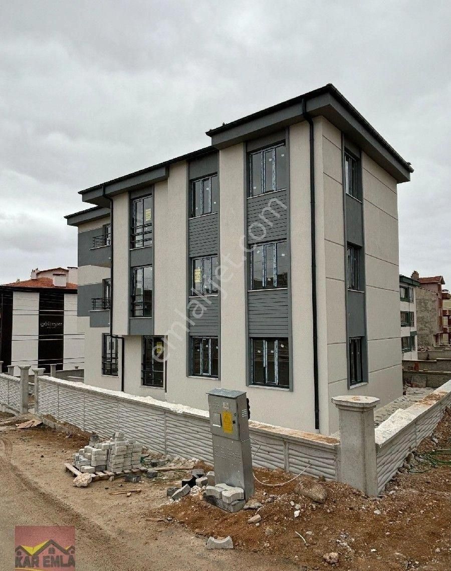 Selçuklu Parsana Satılık Daire Sıraç Aydın Tasbas İlkokulu Civarında 3+1 Daire