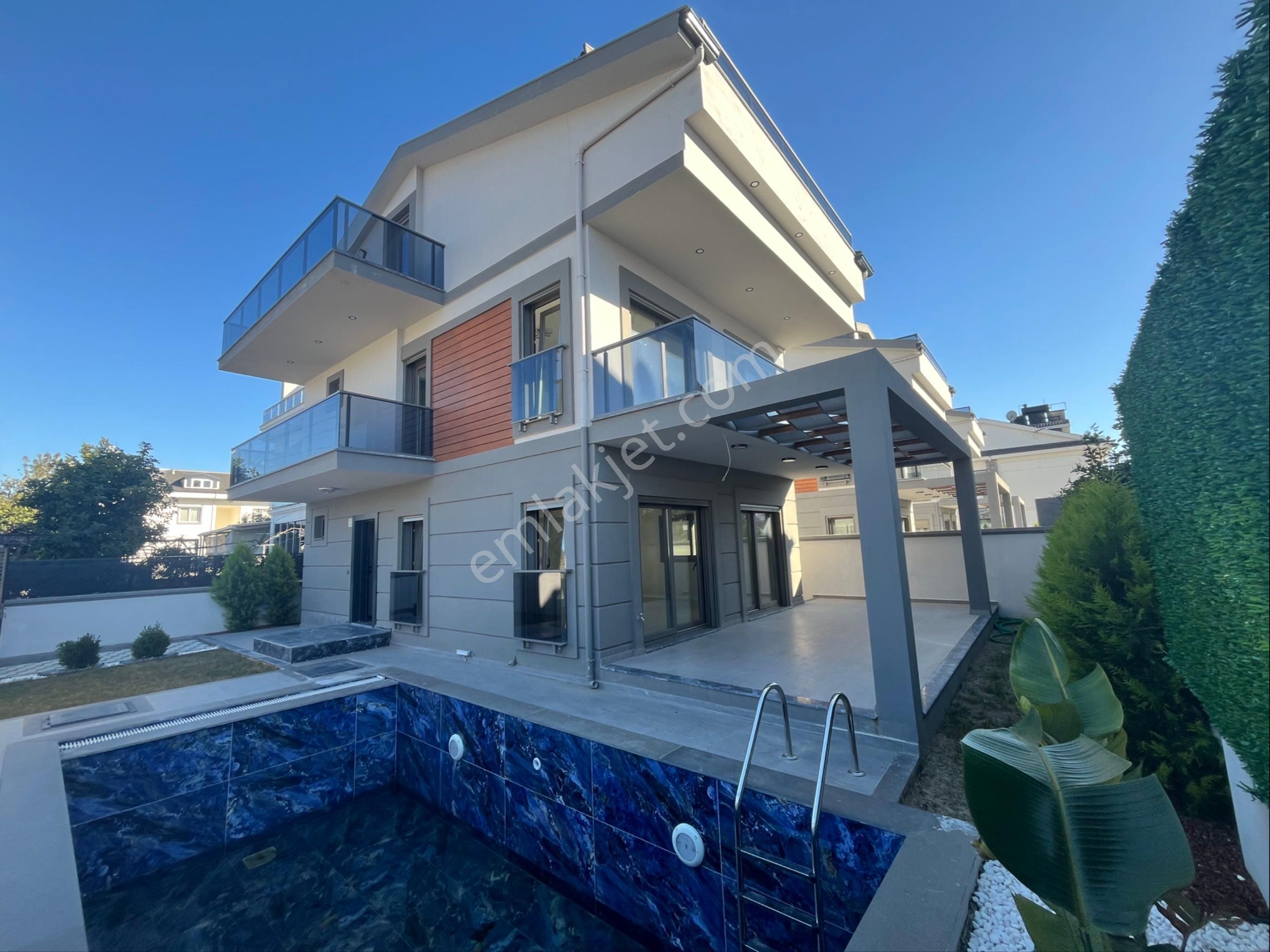 Fethiye Akarca Satılık Villa Fethiyede Denize 200m Mesafede Yeni Bitmiş 4+1 Villa