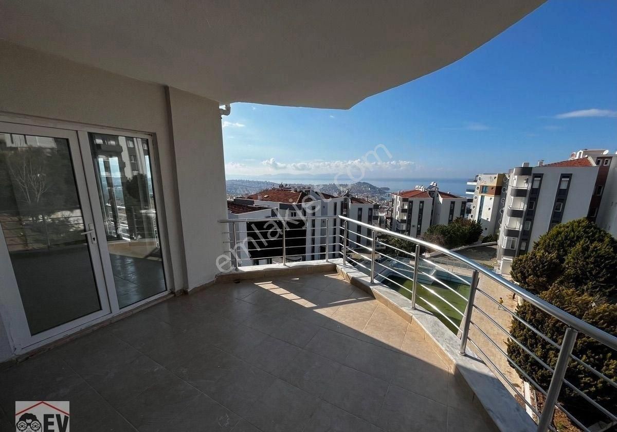 Kuşadası Ege Kiralık Daire Kuşadası Egemahallesinde Full Deniz Manzaralı 4+2 Çatıdublex