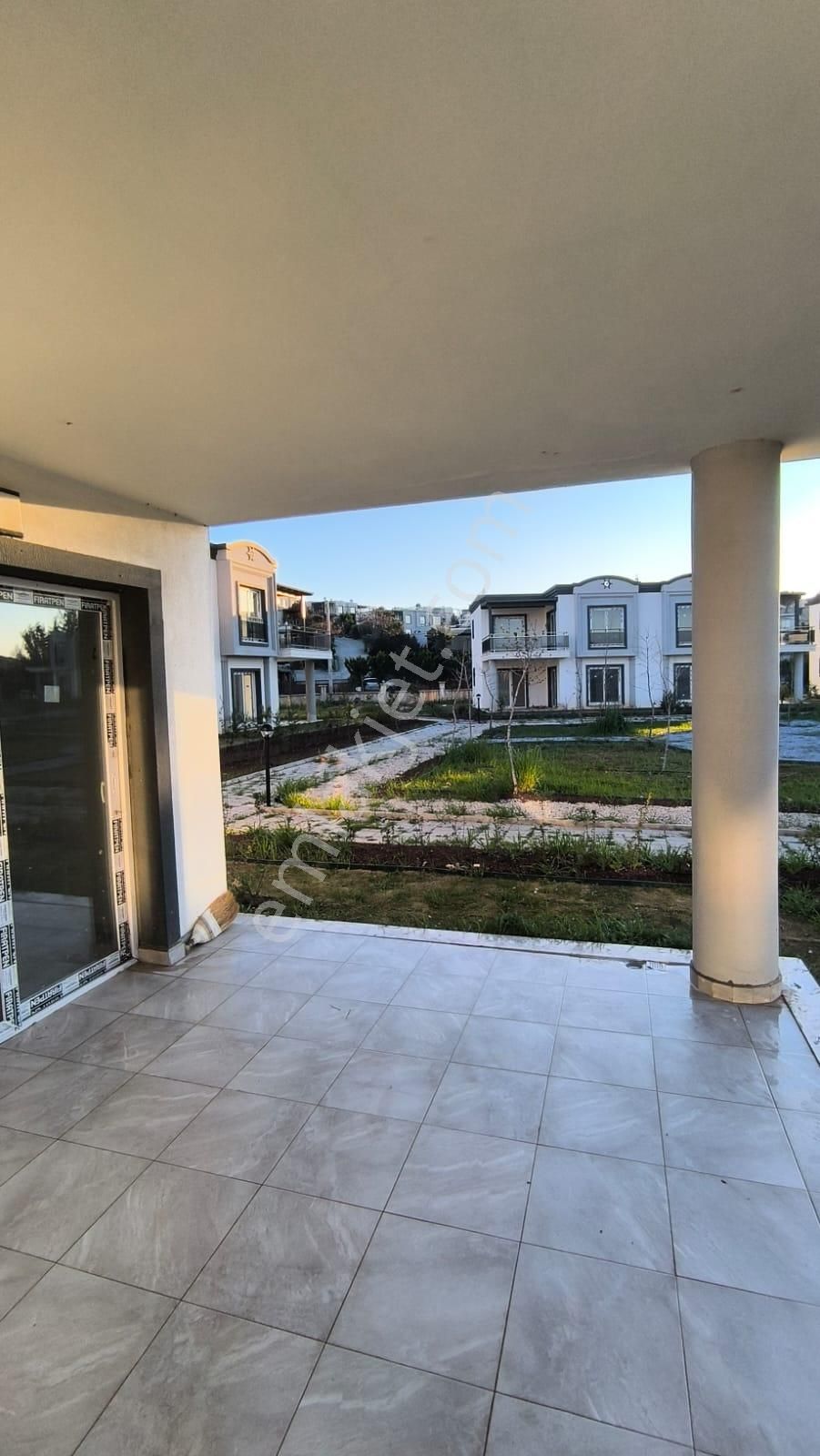 Beyaz Evler Sitesinde Ferah Çift Banyo Sıfır Daire - Görsel 2