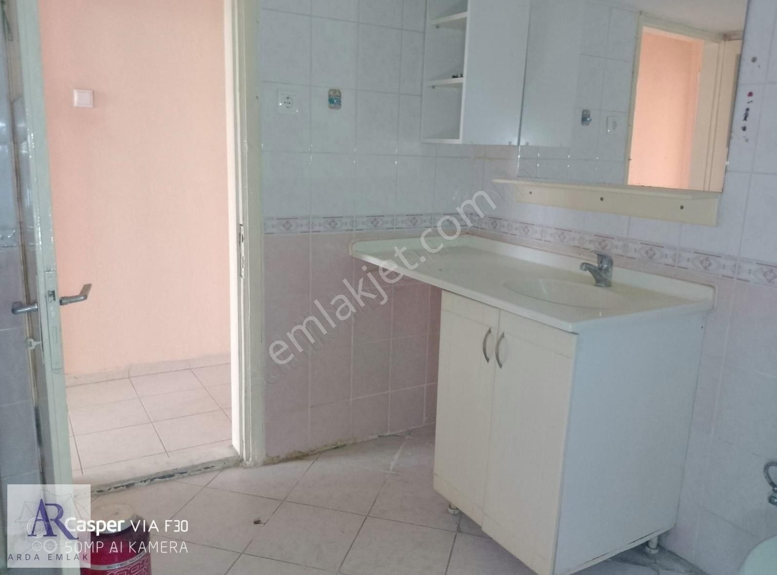 Karşıyaka Merkezde Çift Cephe Çift Balkon Ara Kat Daire. - Görsel 2