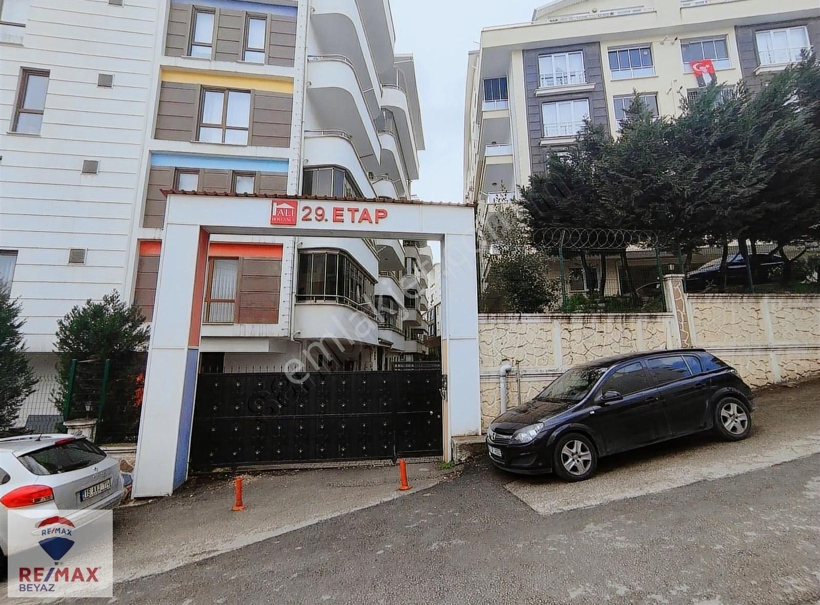 Osmangazi Hamitler Satılık Daire Remax Beyaz Hamitler Ali Bostancı 29.e Satılık 3+1 Arakat Daire