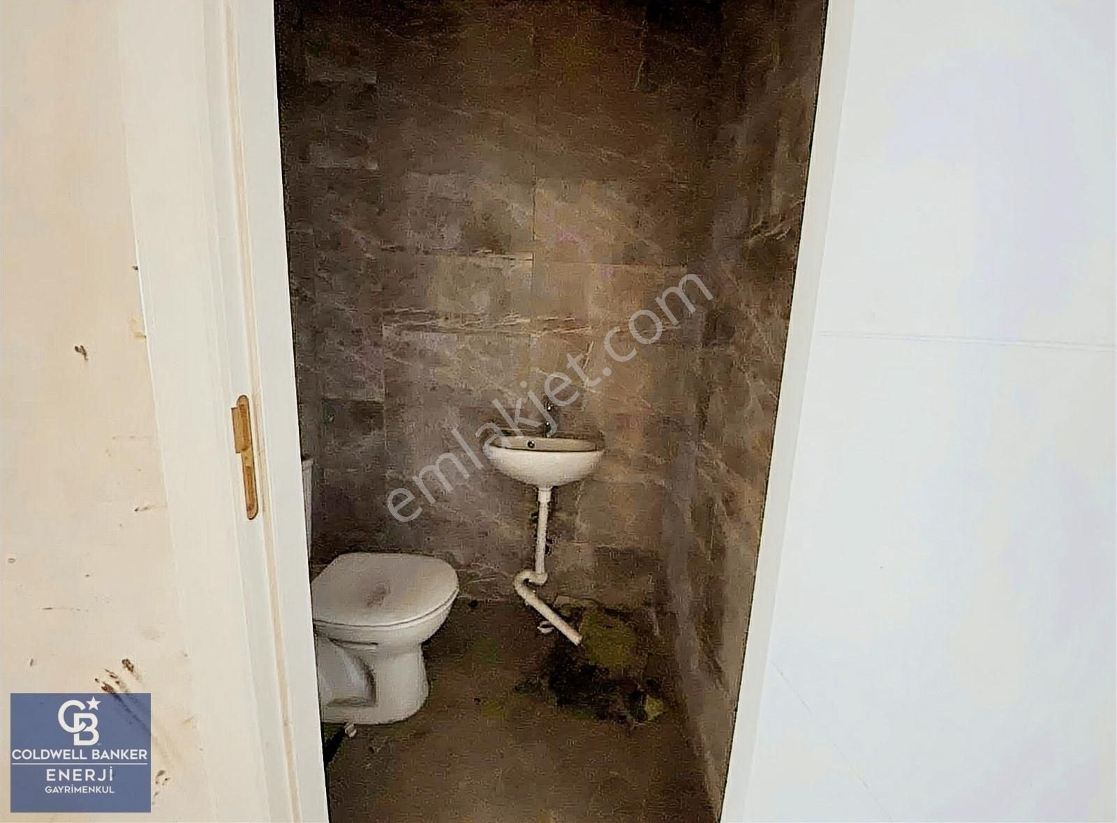 Avcılar Yeşilkent Kiralık Dükkan & Mağaza Göl Panorama Sitesinde Kiralık 200 M2 Dükkan-mağaza