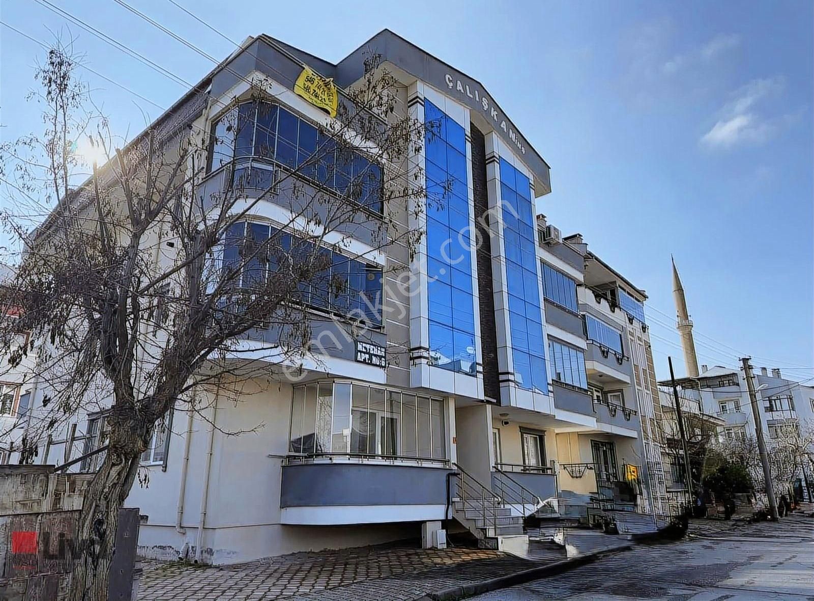 Karesi Atatürk Satılık Daire Liva Dan Atatürk Mahallesinde Geniş Balkon Arakat 2+1