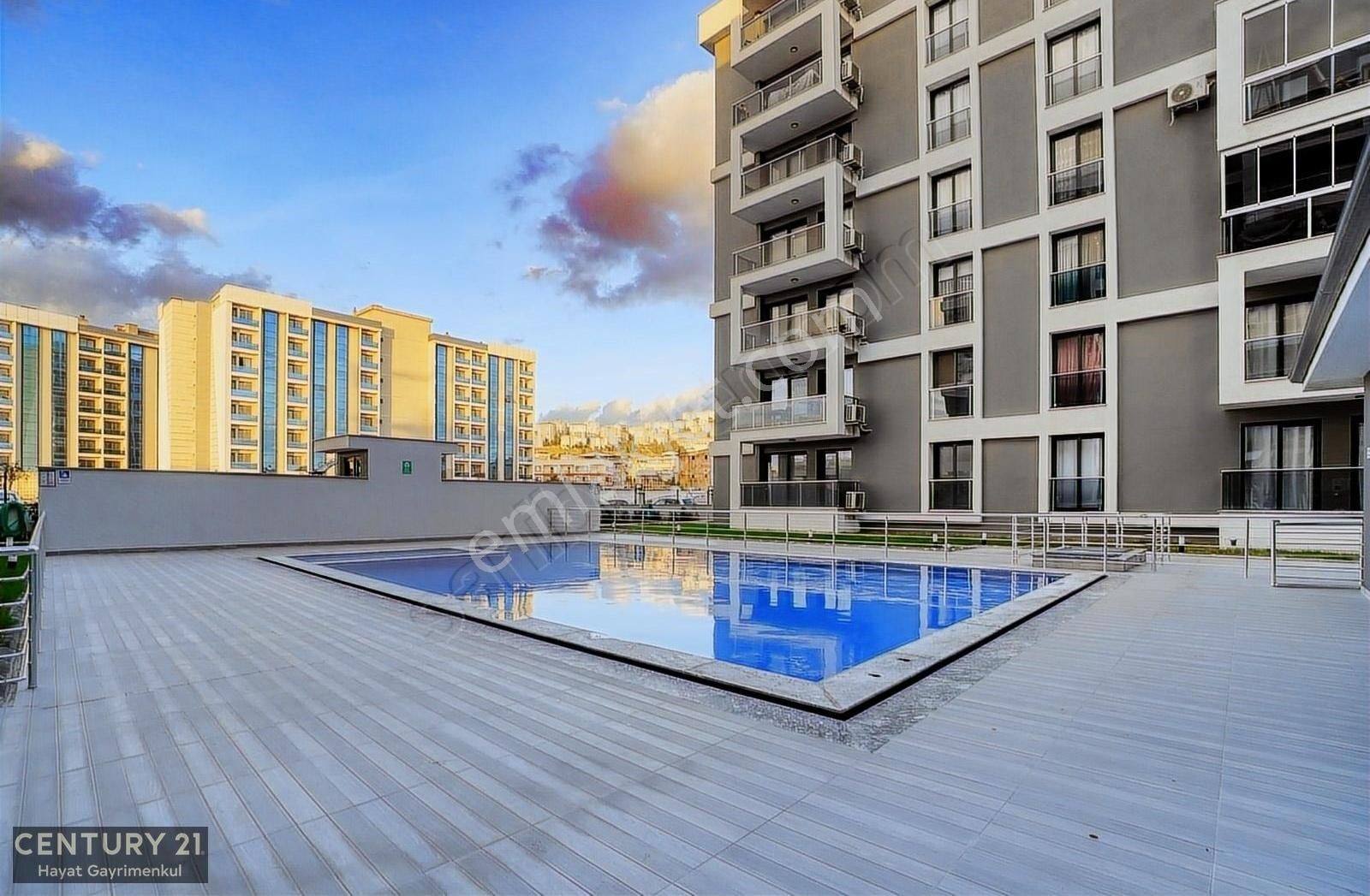 Çiğli Balatçık Satılık Daire Çiğli/balatçık Havuzlu Site'de Satılık 2+1 Kapalı Mutfak Daire