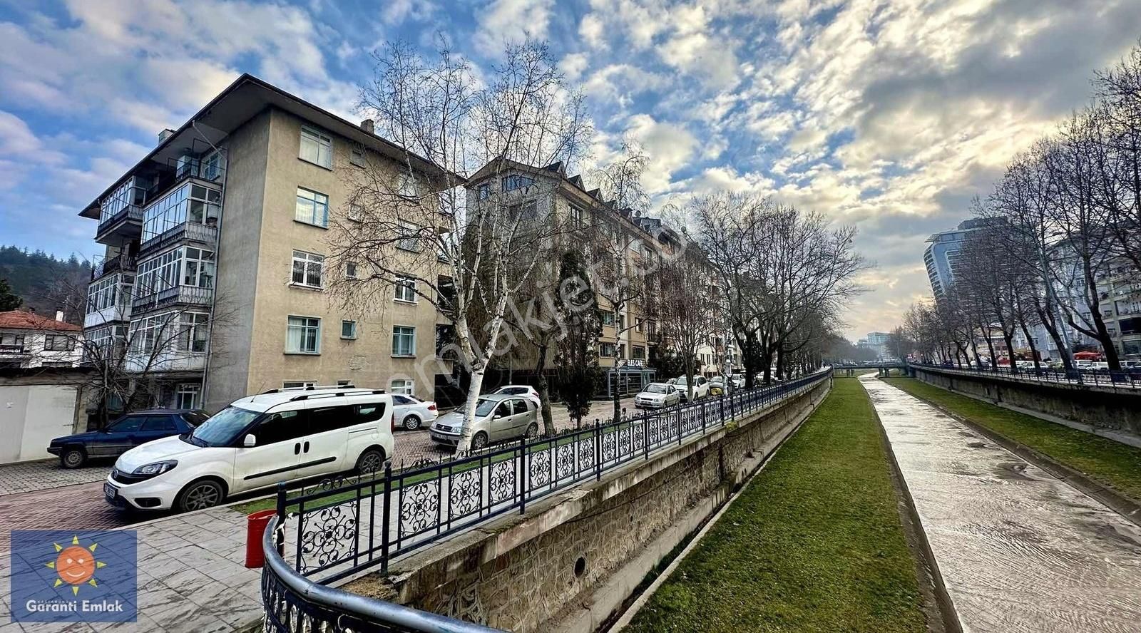 Kastamonu Merkez Beyçelebi Satılık Daire Garanti Emlaktan Olukbaşında Cadde Üzeri Satılık Fırsat Daire!