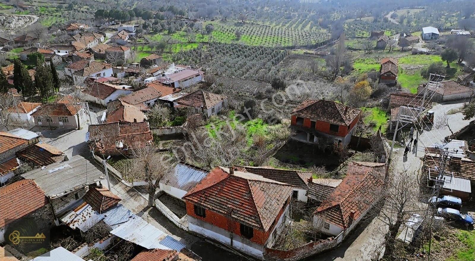 Bergama Paşaköy Satılık Müstakil Ev Bergama Paşaköy´de Müstakil Bahçeli Kargır Ev (2katlı+müstakil)