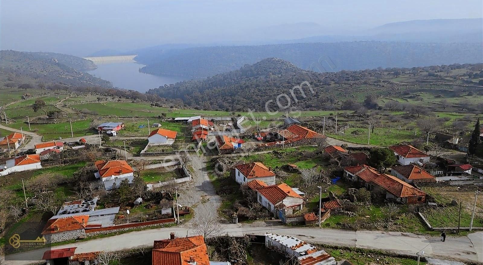 Bergama Maruflar Satılık Müstakil Ev Bergama Maruflar´da Köyiçi Mevkii Bahçeli Ve Depolu Kargır Ev