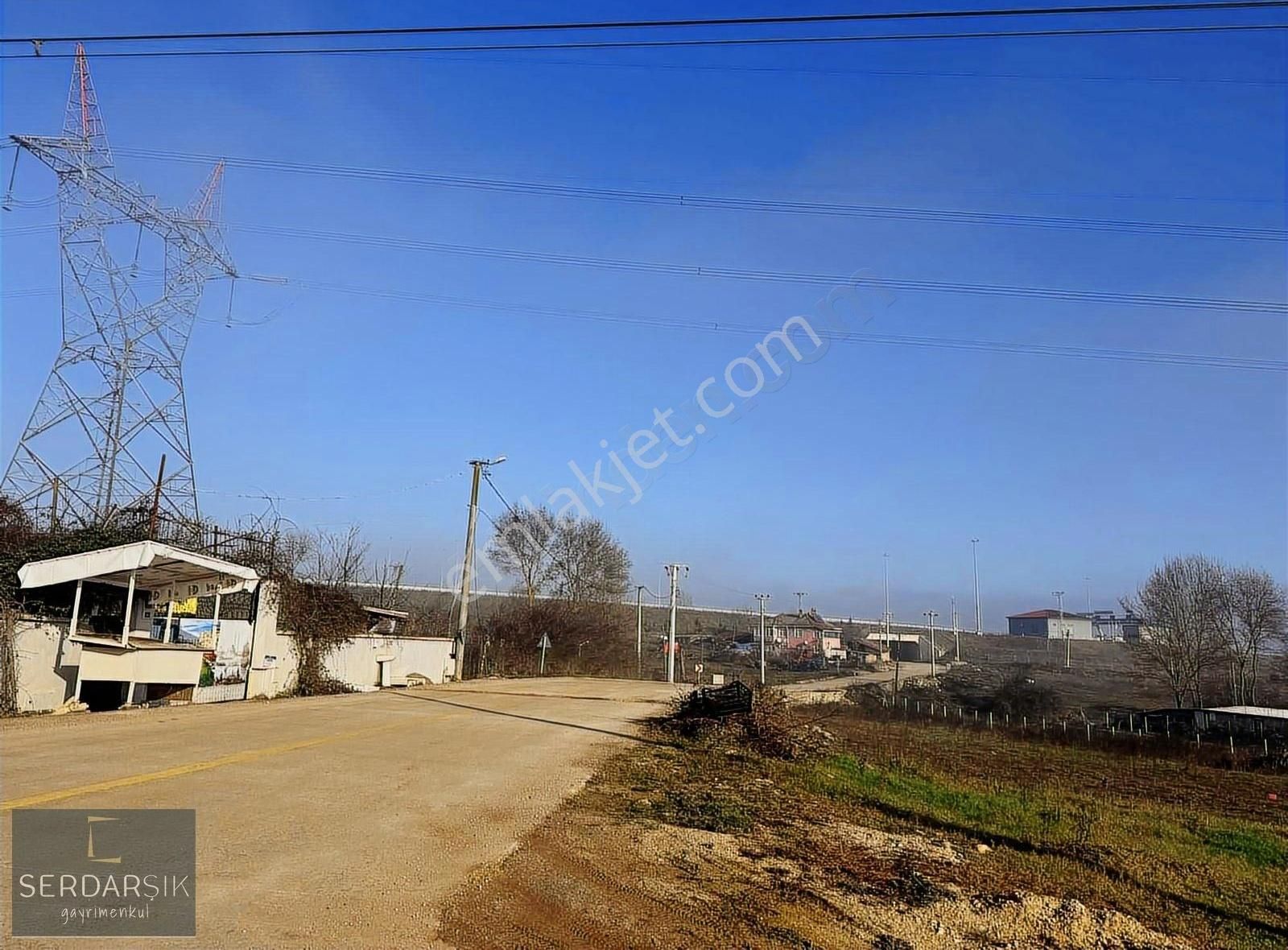 Körfez Sevindikli Satılık Tarla Çiftlik Ve Su Kuyusu Elektiriği Olan Kullanımlı Özel Mülk.