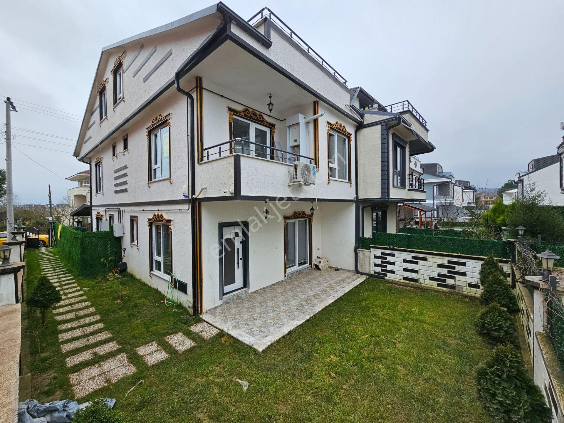 Kocaali Alandere Satılık Villa 3+1 Denize Yürüme Mesafesinde . Bahçeli Satılık Villa