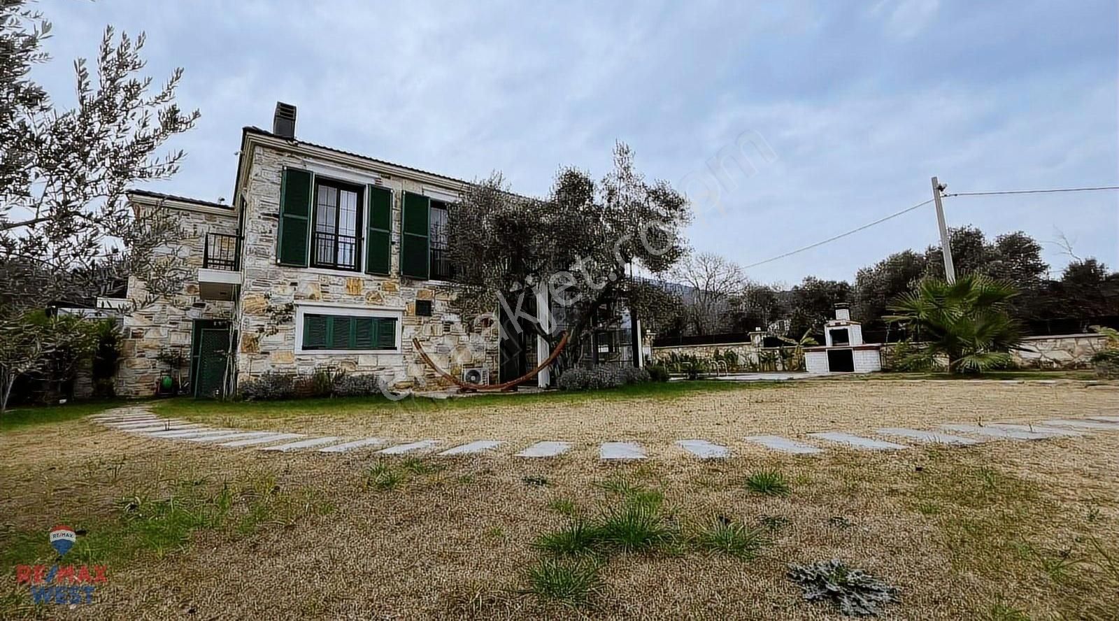 Foça Kozbeyli Satılık Villa Foça Kozbeyli De Satılık Lüks Villa