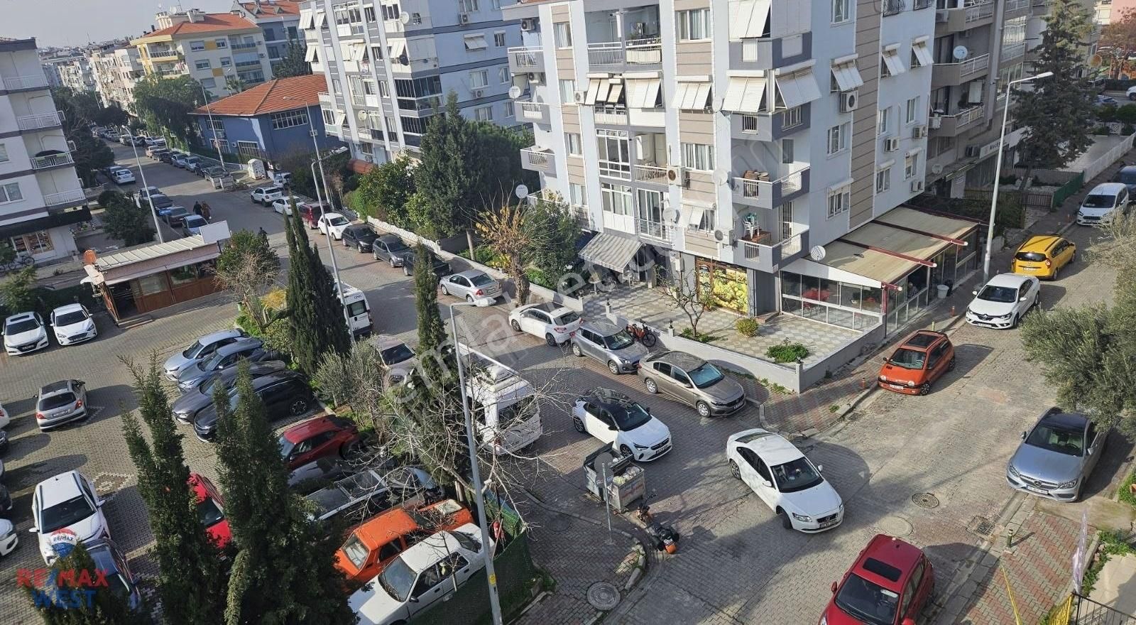 Karşıyaka Bostanlı Satılık Daire Bostanlı Bağcı Parkı Karşısında Önü Açık Ferah Satılık 3+1 Daire